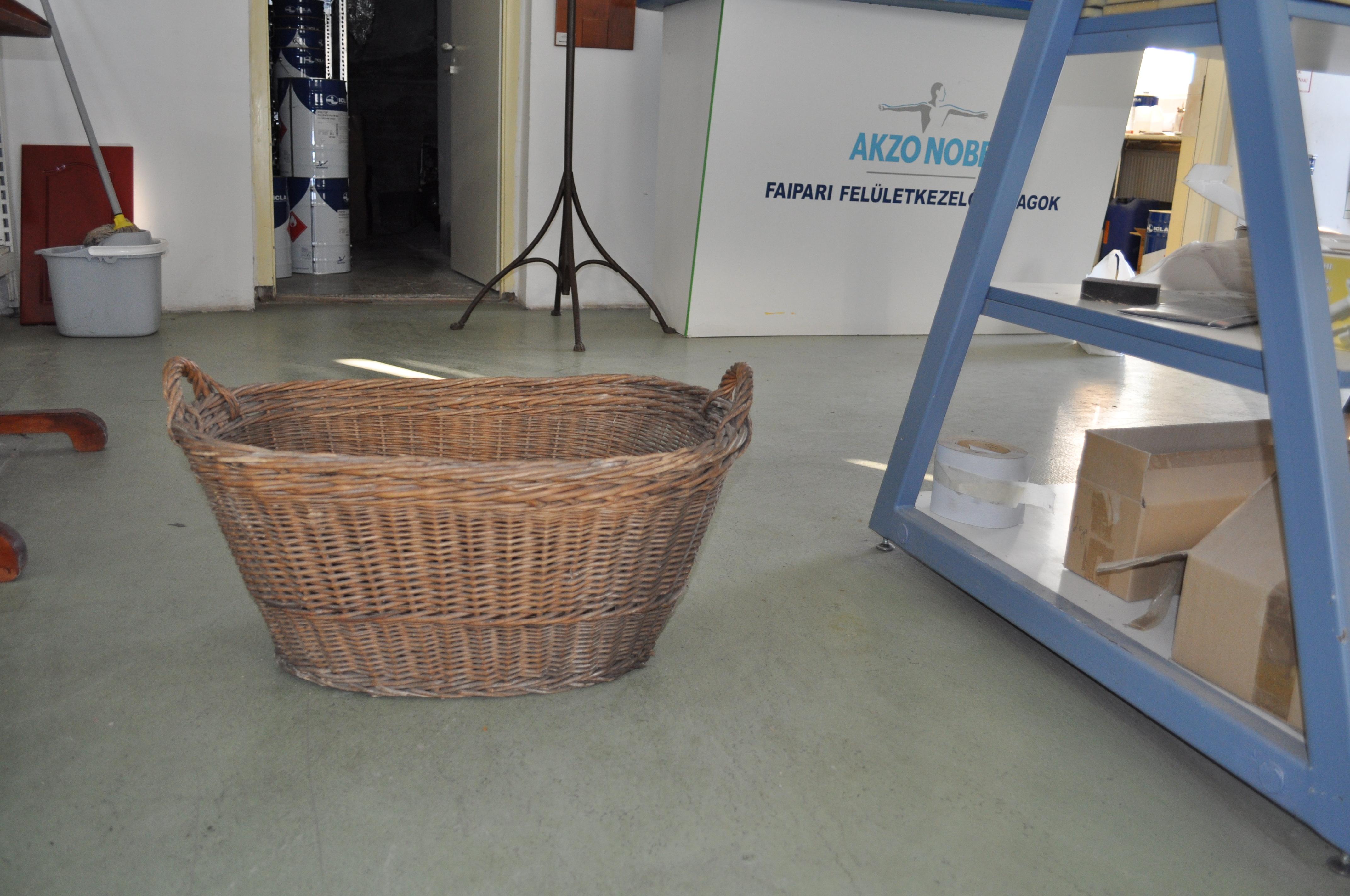 Rustic Wood Basket, circa 1940s In Good Condition For Sale In Lábatlan, HU