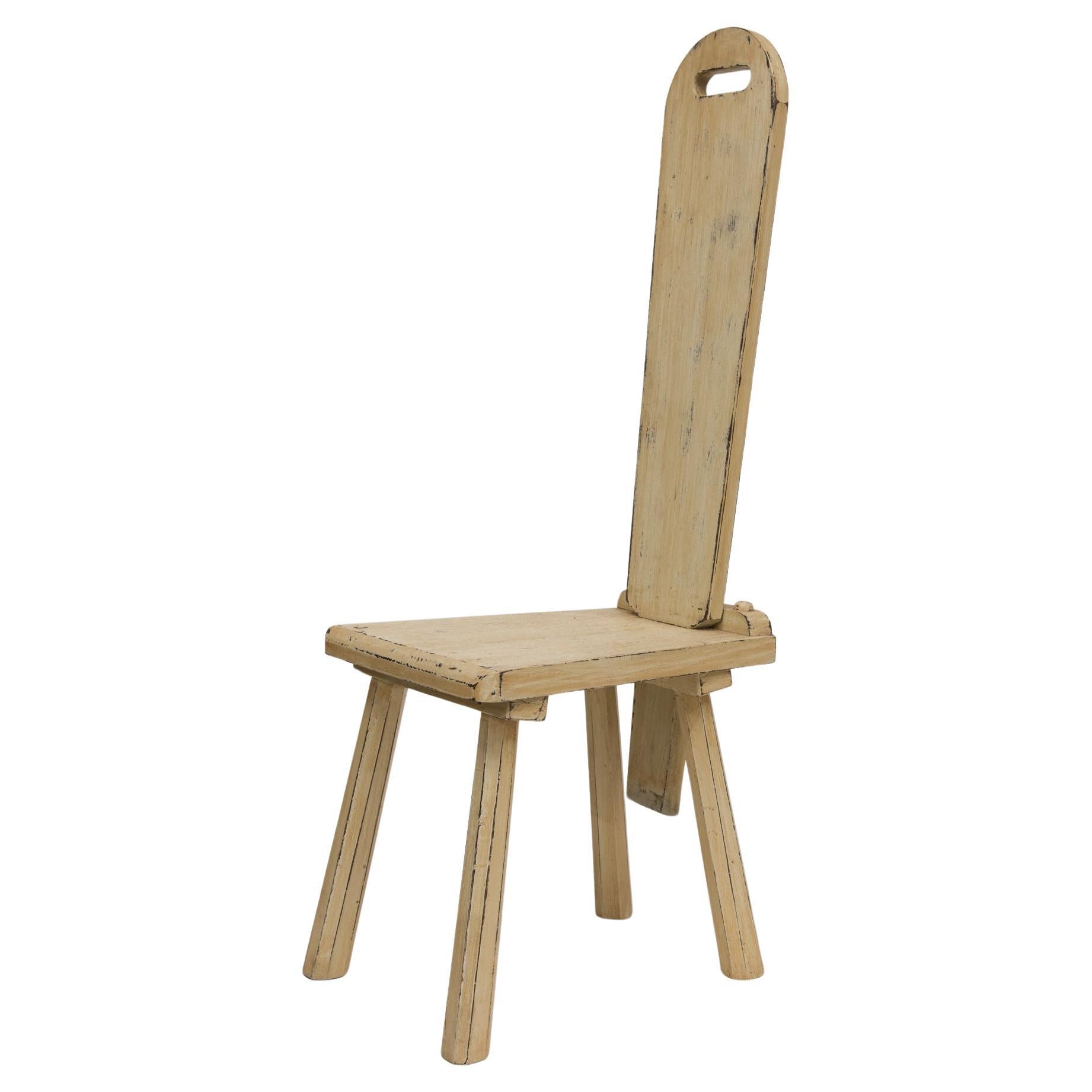 Rustikaler Holzstuhl mit abnehmbarer Rückenlehne (Adamstil) im Angebot