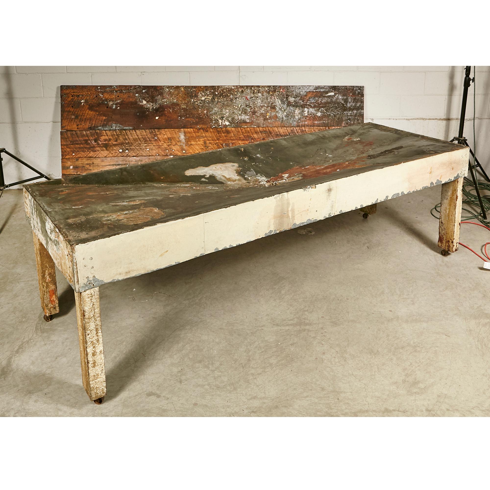 Rustic Wood Plank Top Country Table im Angebot 4