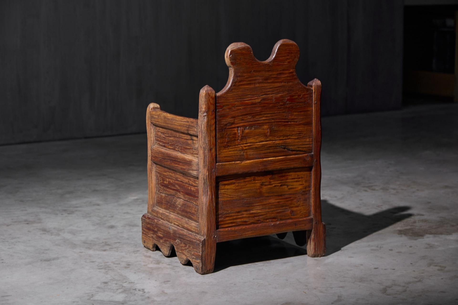 Poltrona rustica in legno con scomparto interno, Francia, XIX secolo in vendita 4