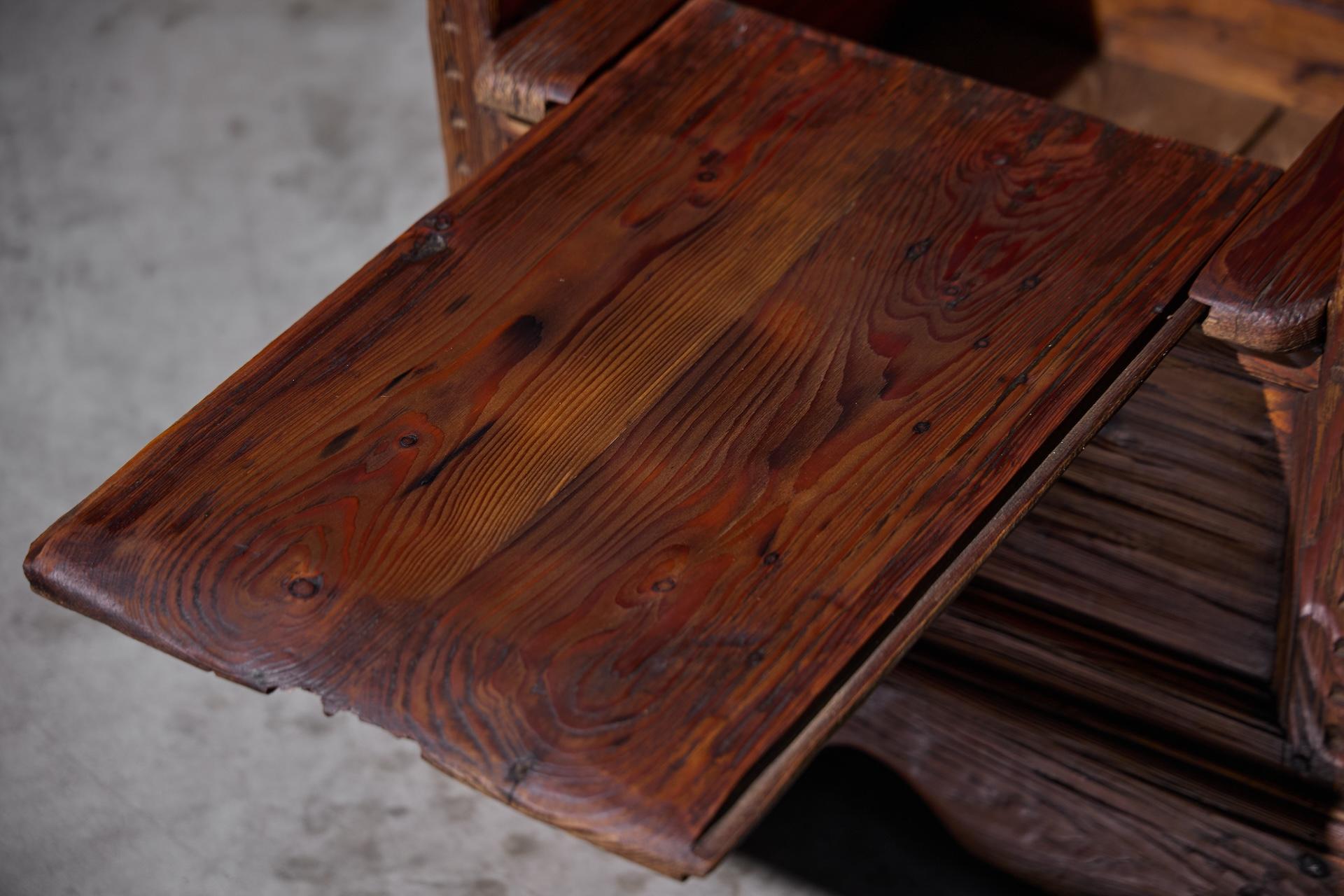Rustico Poltrona rustica in legno con scomparto interno, Francia, XIX secolo in vendita