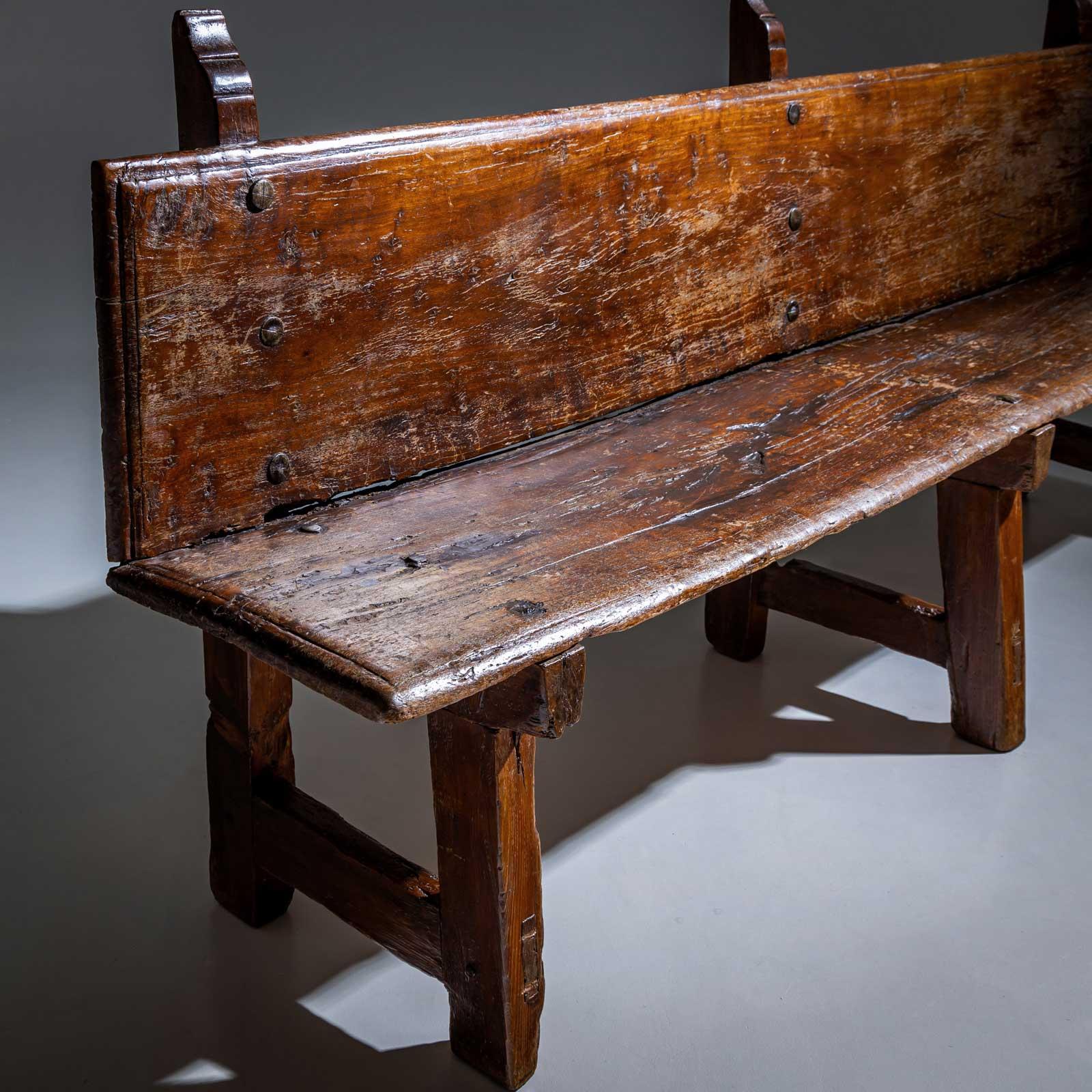 Sculpté Banc rustique, Alpines 18ème / 19ème siècle en vente