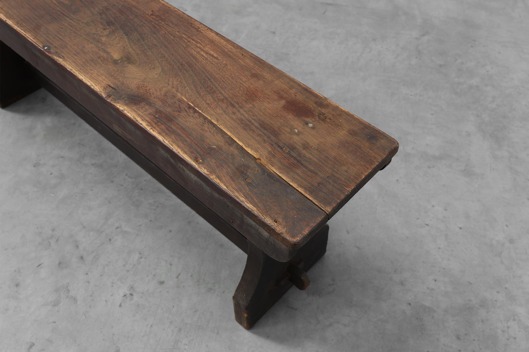 Banc rustique en bois dans le style Wabi Sabi, France, années 1900 Bon état - En vente à Meulebeke, BE