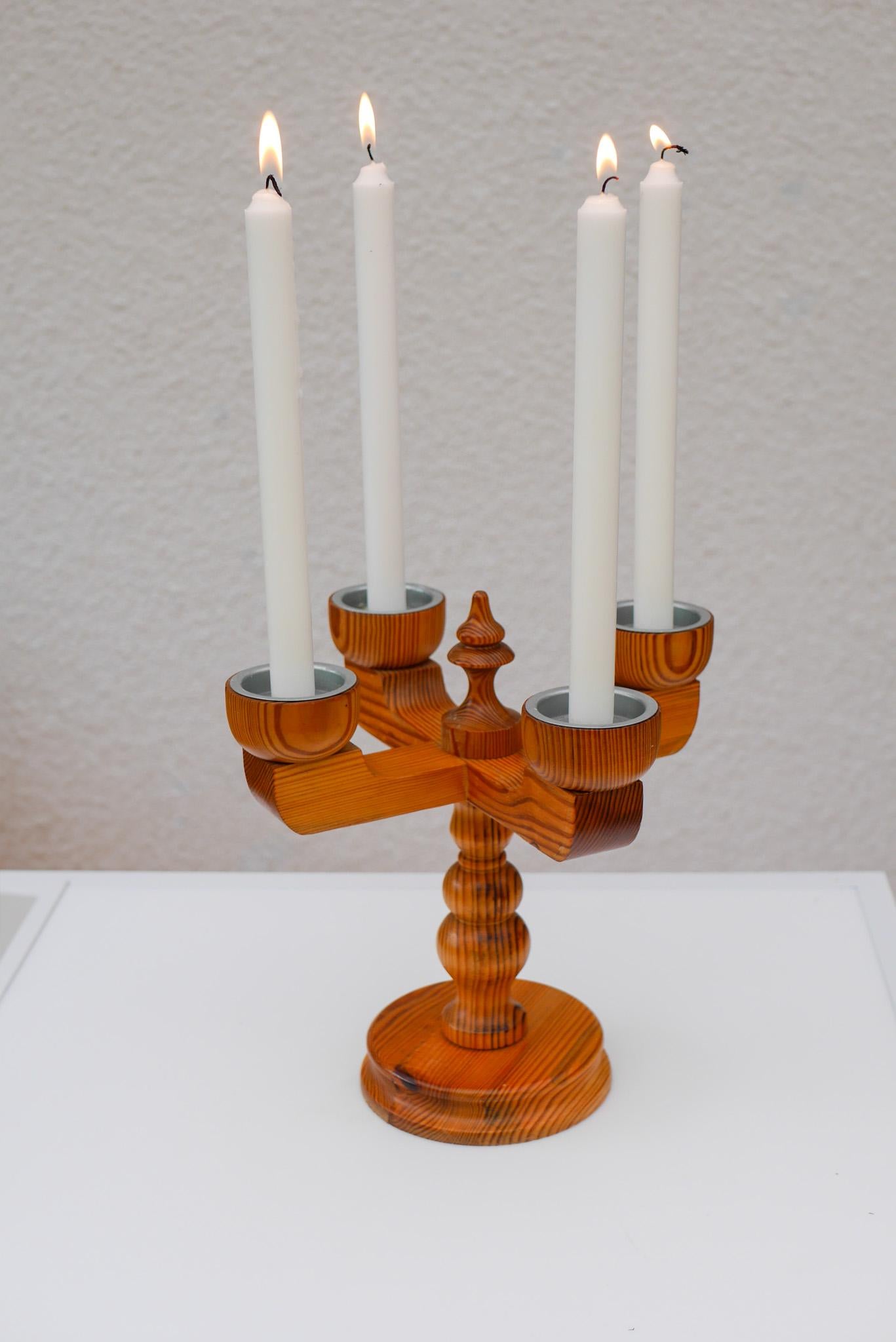 Porte-bougies rustique en bois 1970 par Jan Johnsson pour Smålandsslöjd Suède Bon état - En vente à Skarpnäck, SE