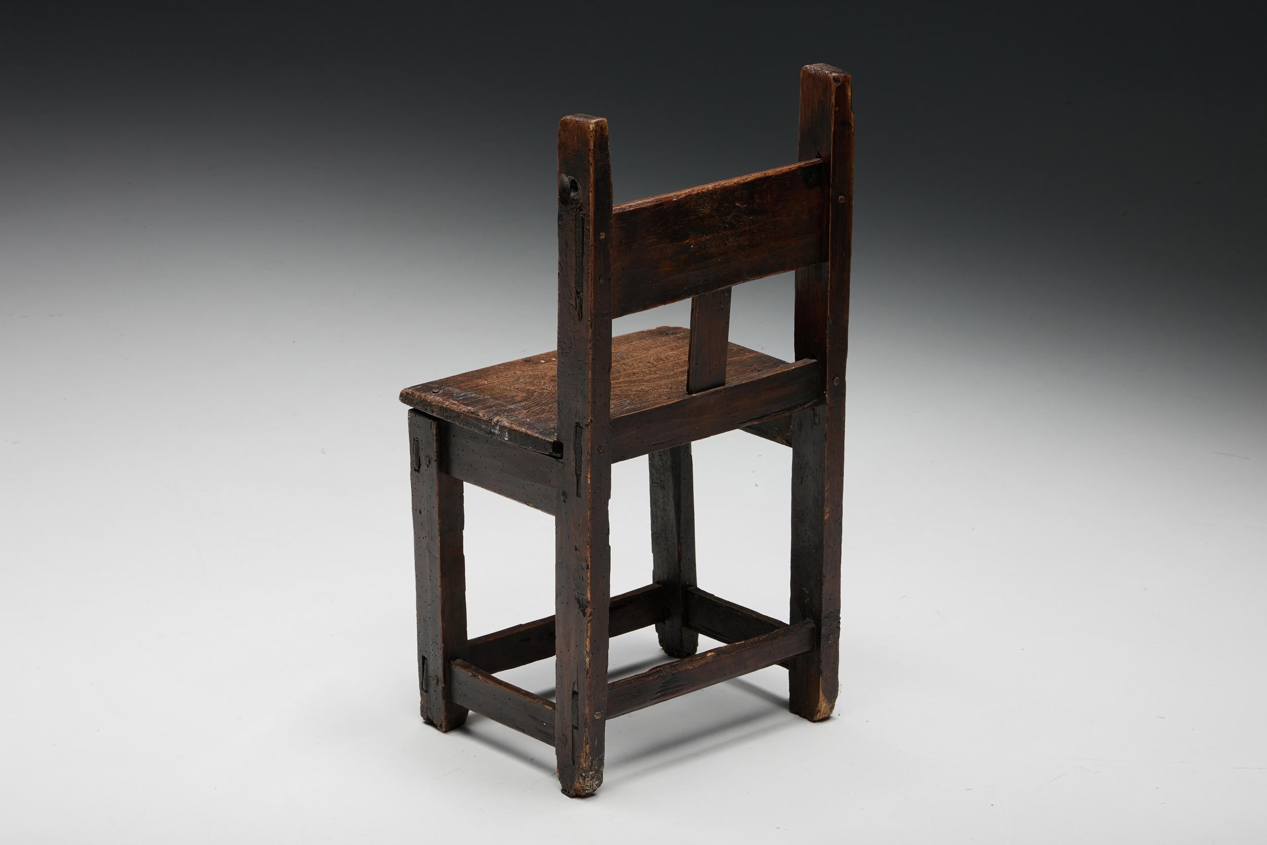 Rustic Wooden Chair, France, 19th Century In Excellent Condition For Sale In Antwerp, BE