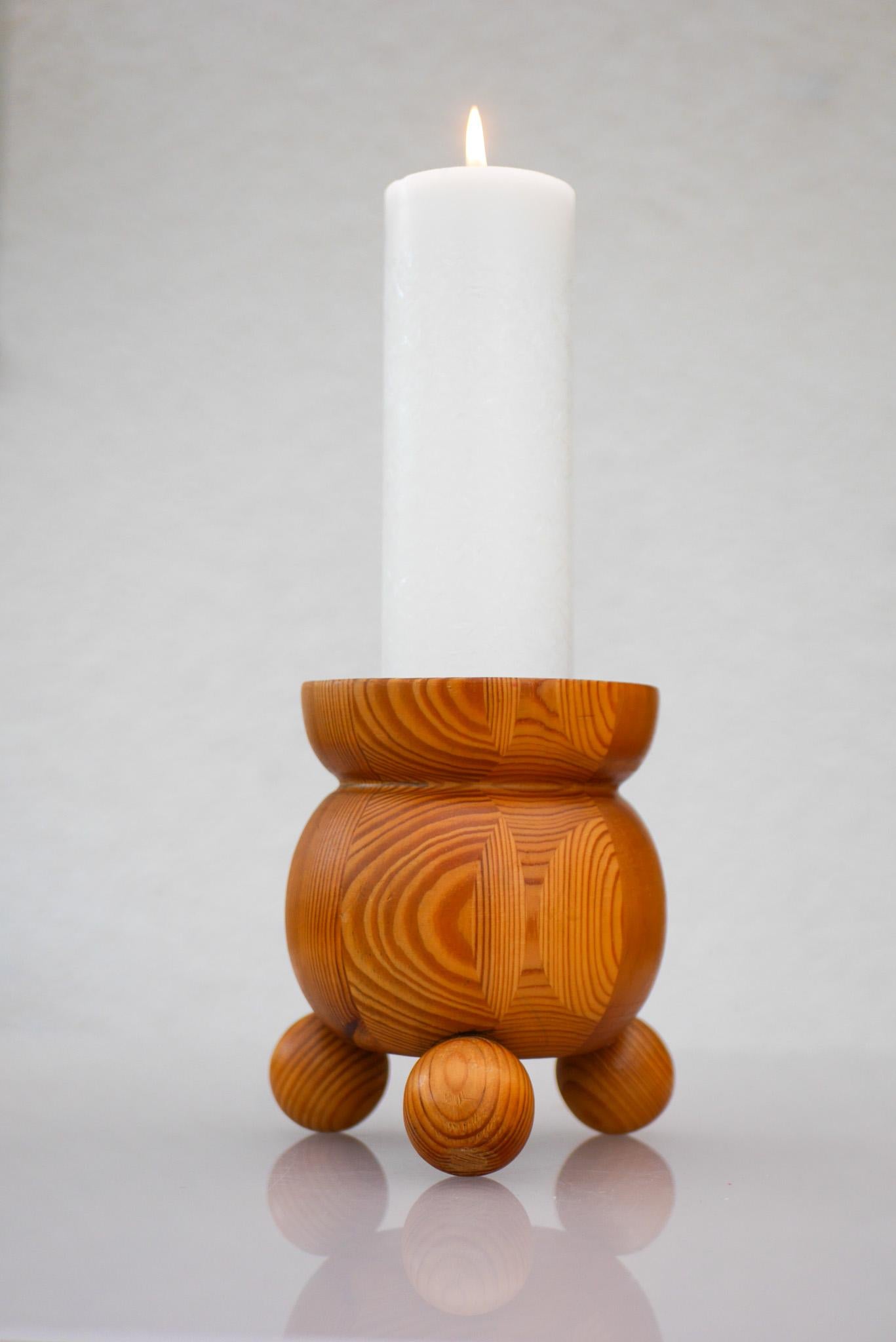 Portacandele natalizio rustico in legno anni '70 per Smålandsslöjd Svezia In condizioni buone in vendita a Skarpnäck, SE