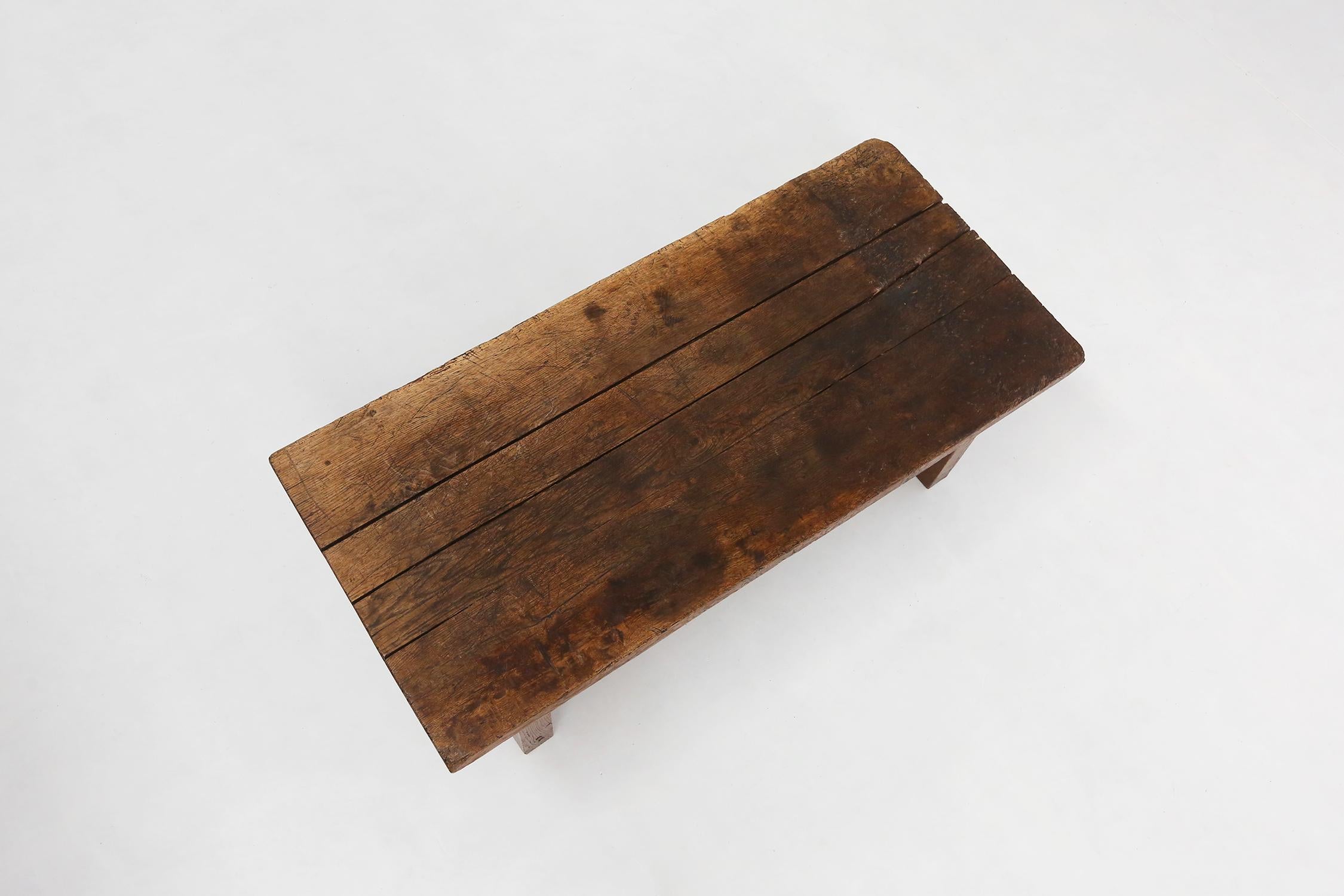 Belge Table basse rustique en bois 1890 en vente