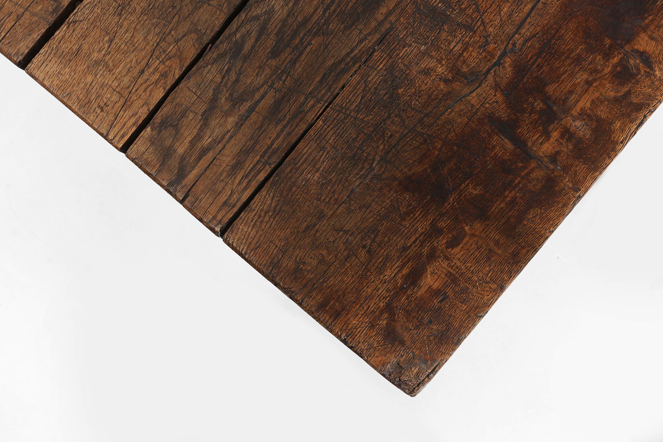 Table basse rustique en bois 1890 Bon état - En vente à Meulebeke, BE