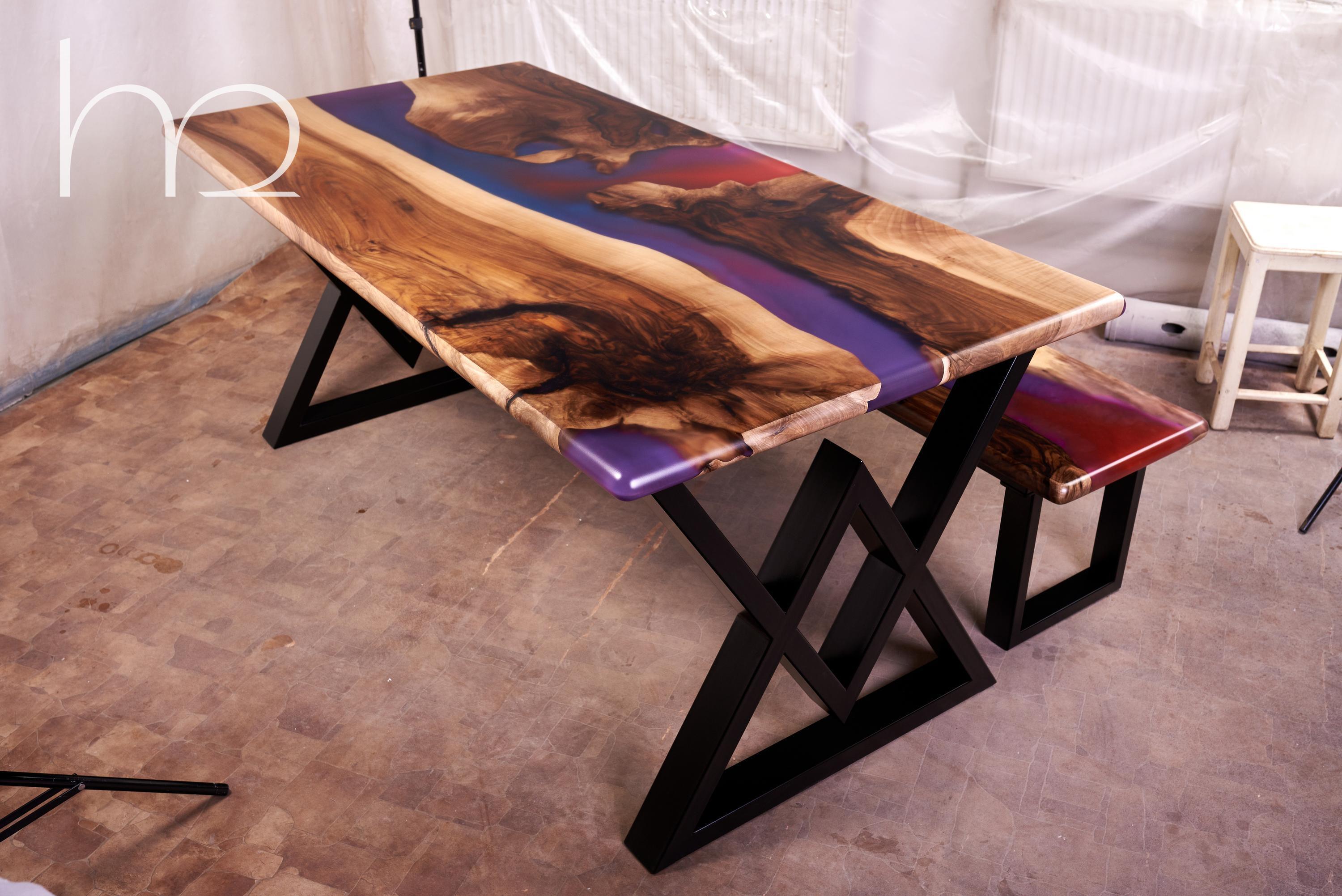 Européen Table de salle à manger rustique en bois style The Modernity Noyer  en vente