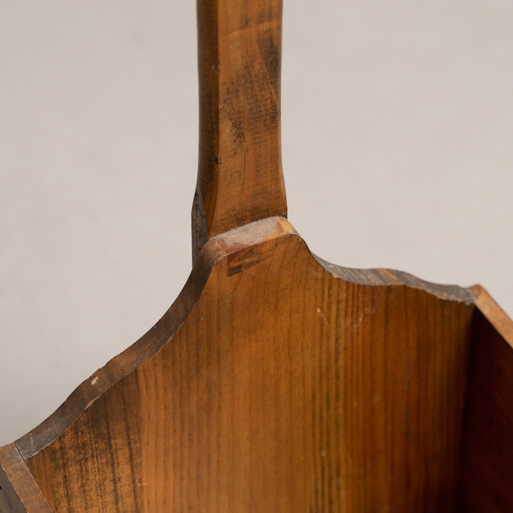 Recogedor rústico de madera - Tradicional francés de principios del siglo XX en venta 4