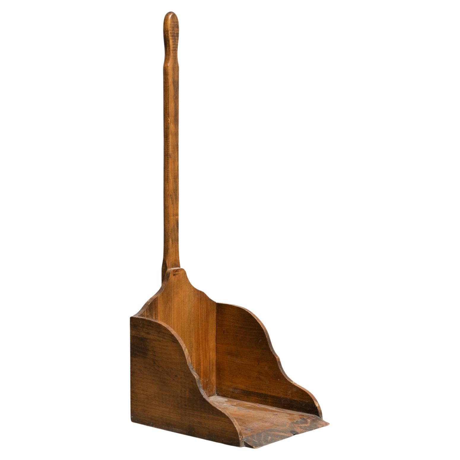 Rustic Wooden Dustpan – Traditional French from the Early 20th Century