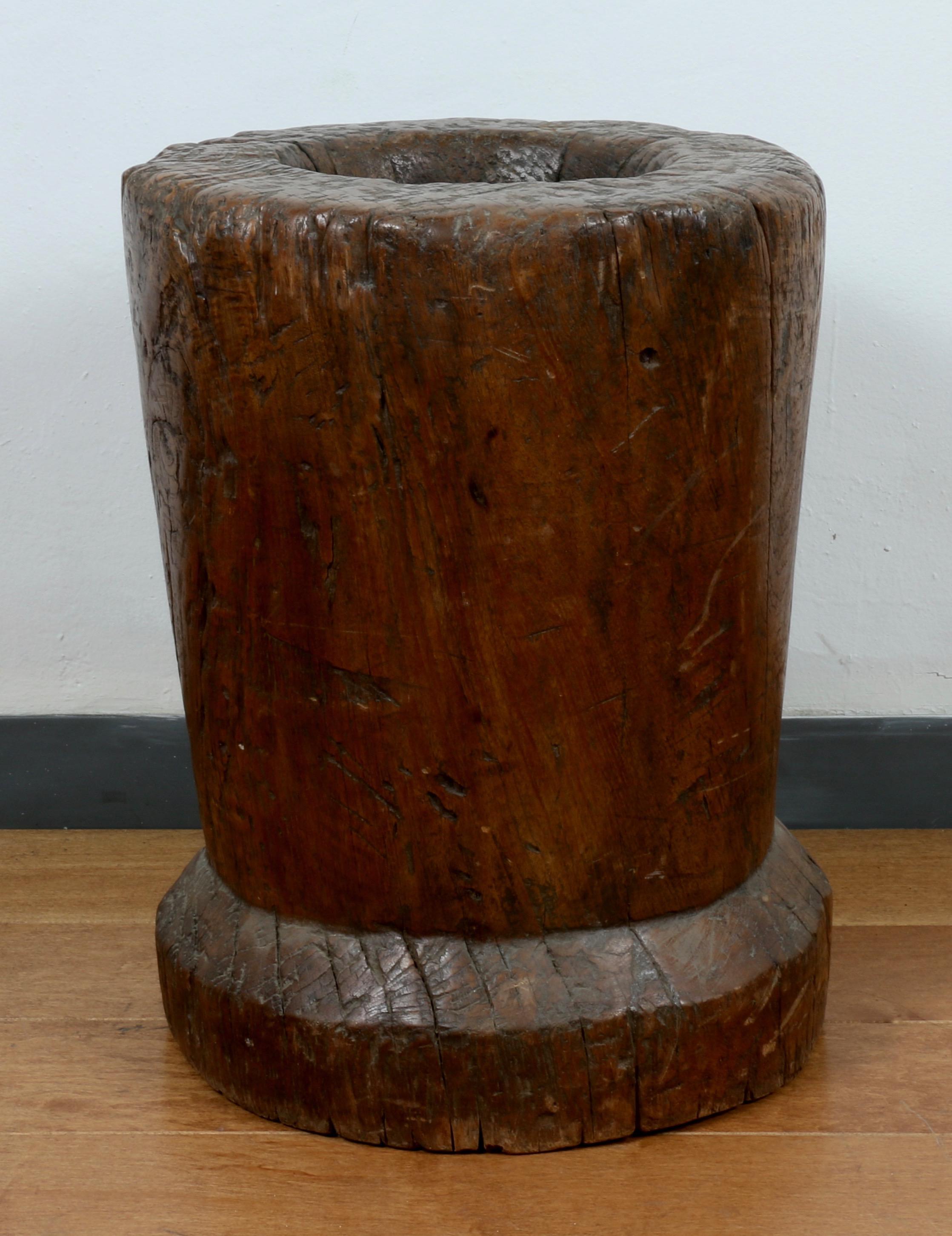 Rustic Wooden Large Mortar Bowl Urn In Good Condition In Los Angeles, CA