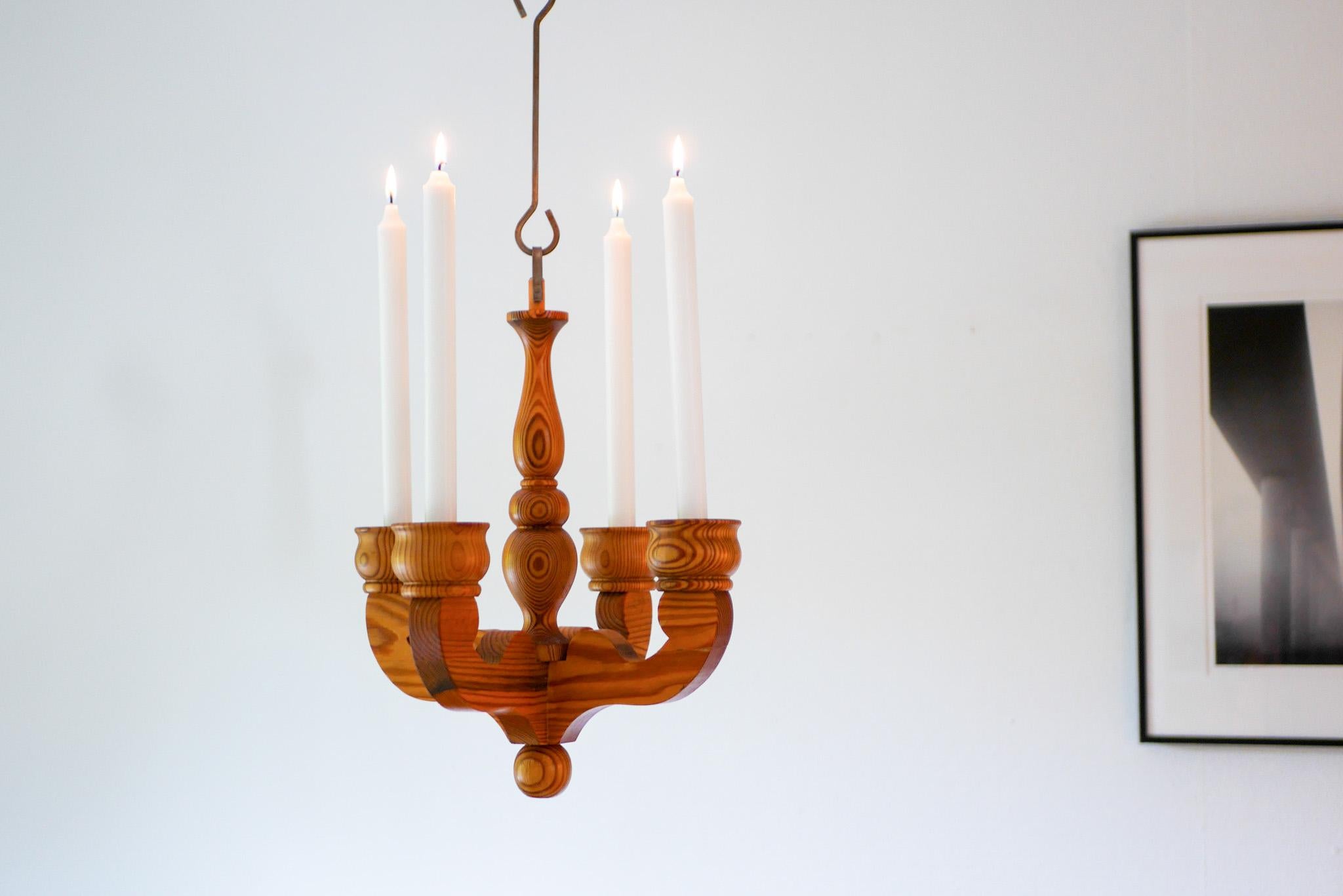 Chandelier rustique à pendentifs en bois Porte-bougies pour Smålandsslöjd Suède Bon état - En vente à Skarpnäck, SE