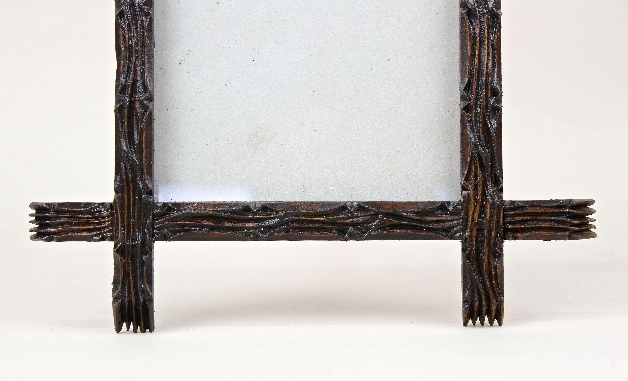 Rustic Wooden Photo Frame, Black Forest Style - Handcarved, Austria circa 1860 In Good Condition In Lichtenberg, AT