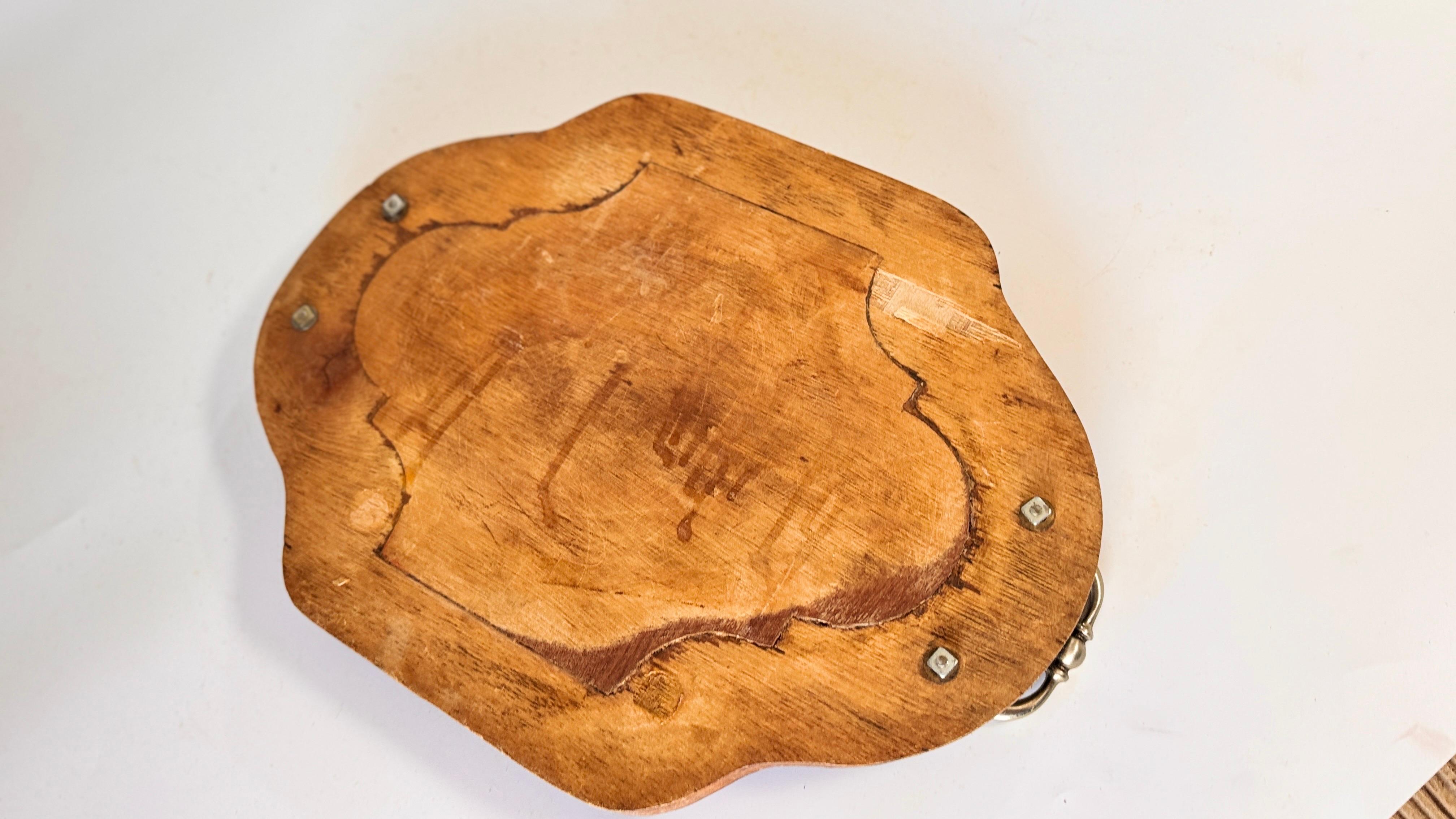 Bandeja Rústica de Madera para Servir con Azulejos de Cerámica y Asas de Metal Provenzal Francés Cerámico en venta