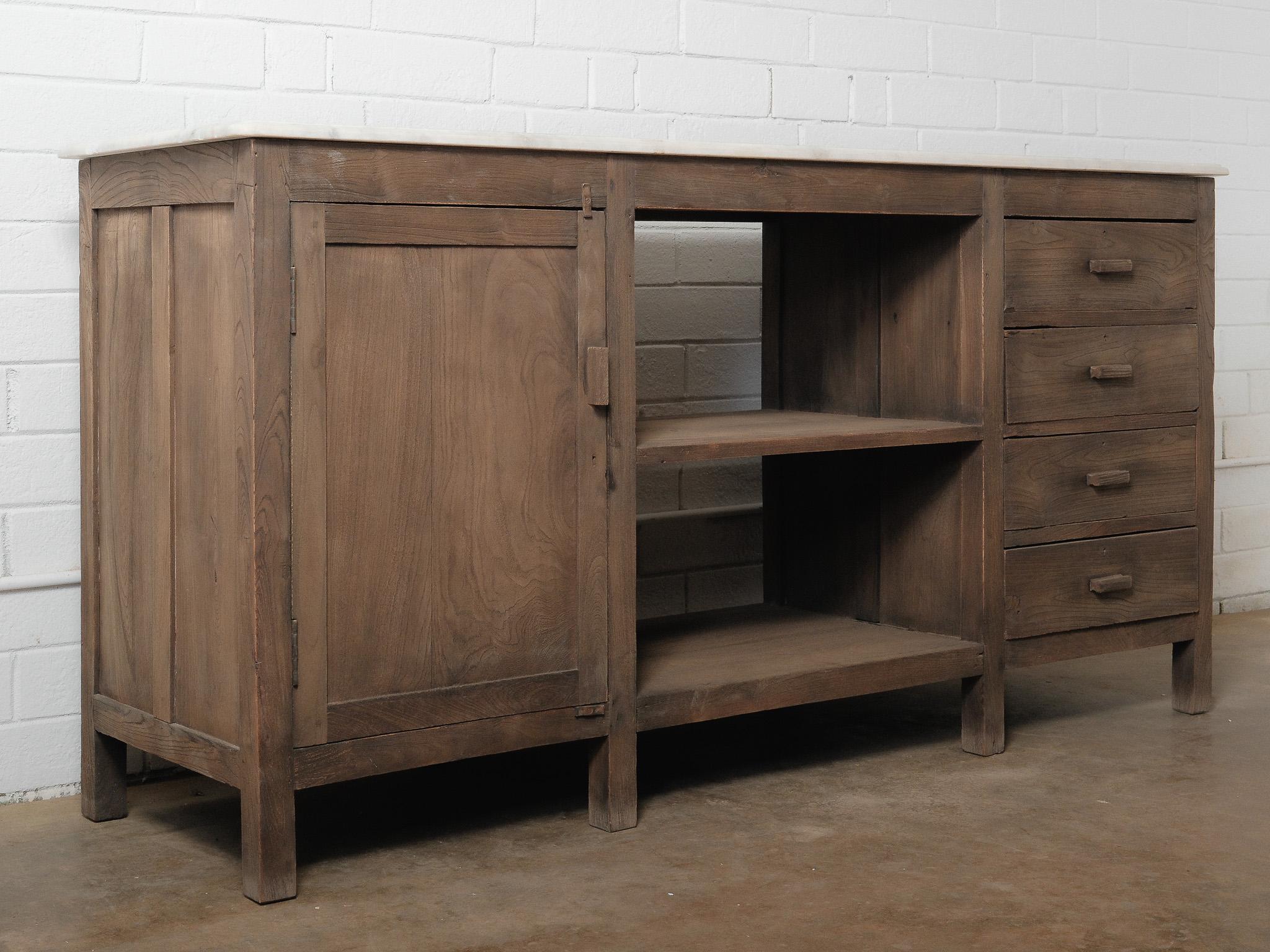 Rustikales Sideboard aus Holz mit Marmorplatte im Zustand „Gut“ im Angebot in High Point, NC