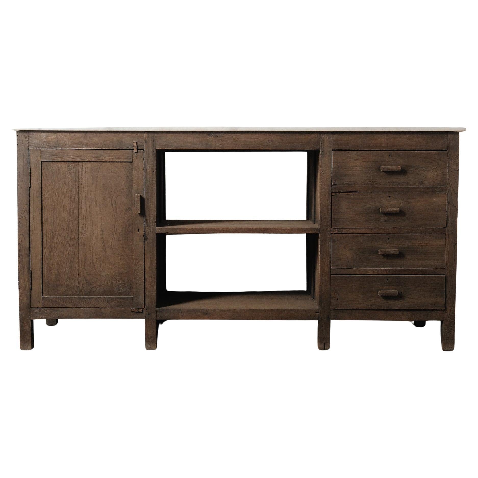 Rustikales Sideboard aus Holz mit Marmorplatte im Angebot