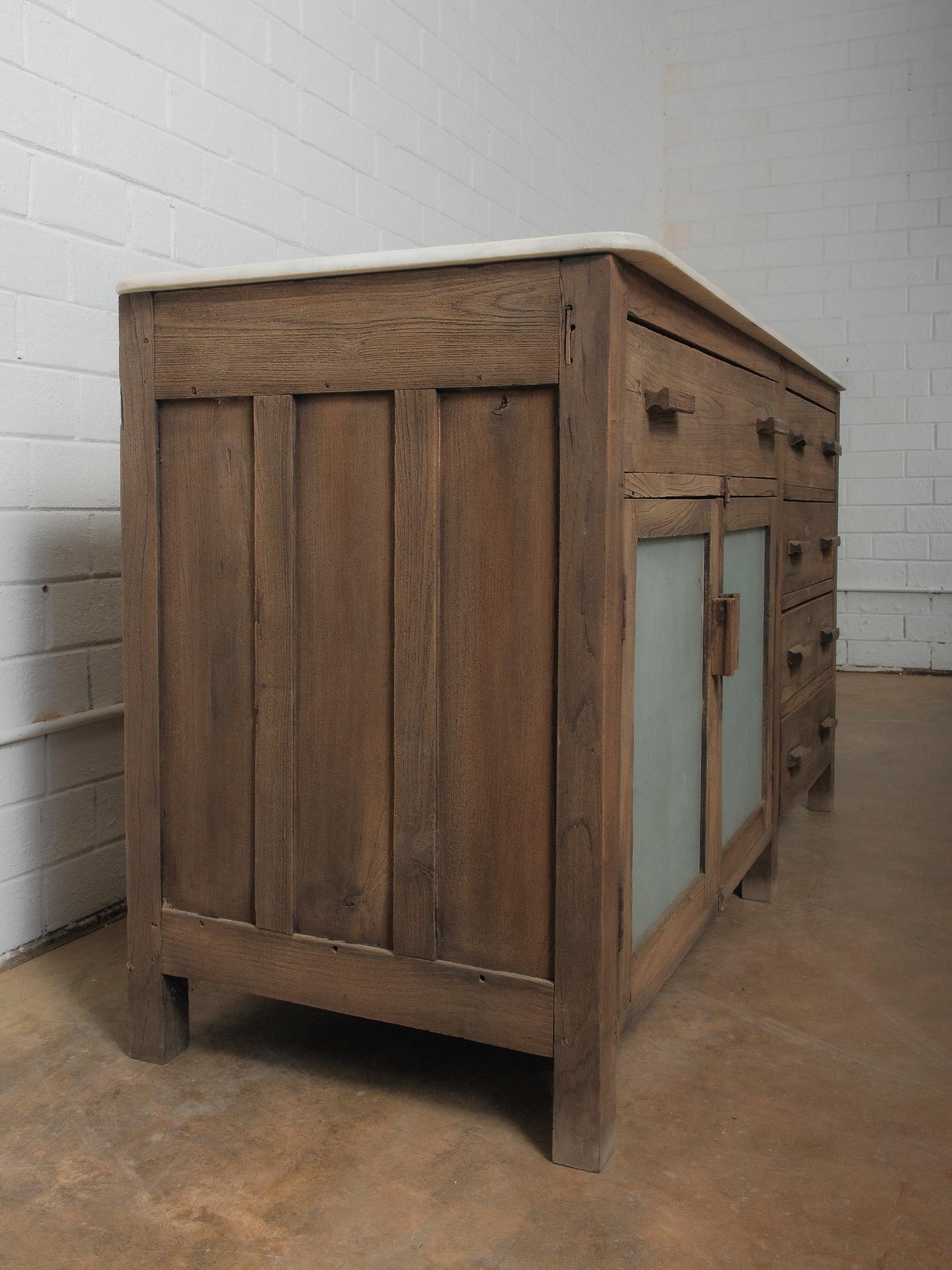 Rustic Wooden Marble Top Sideboard with Drawers & Frosted Panels Vidrio en venta