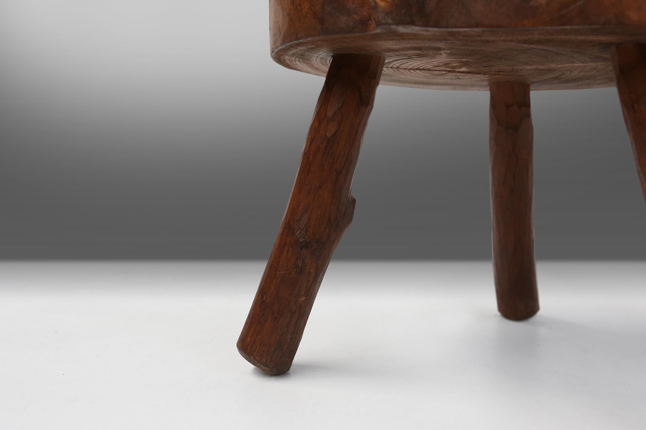 Sgabello rustico in legno Ca.1935 In condizioni buone in vendita a Meulebeke, BE