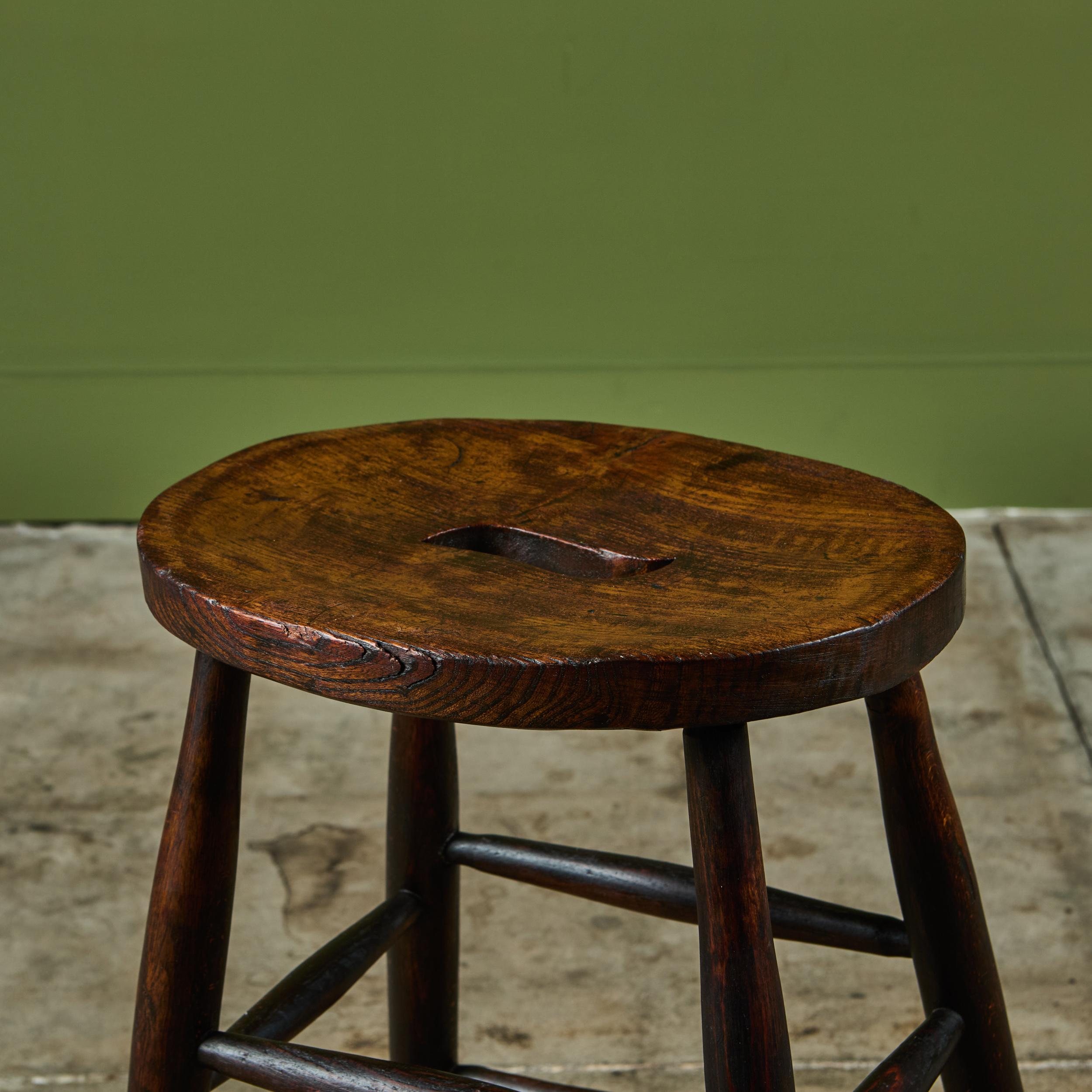 Rustikaler Holzhocker im Angebot 6