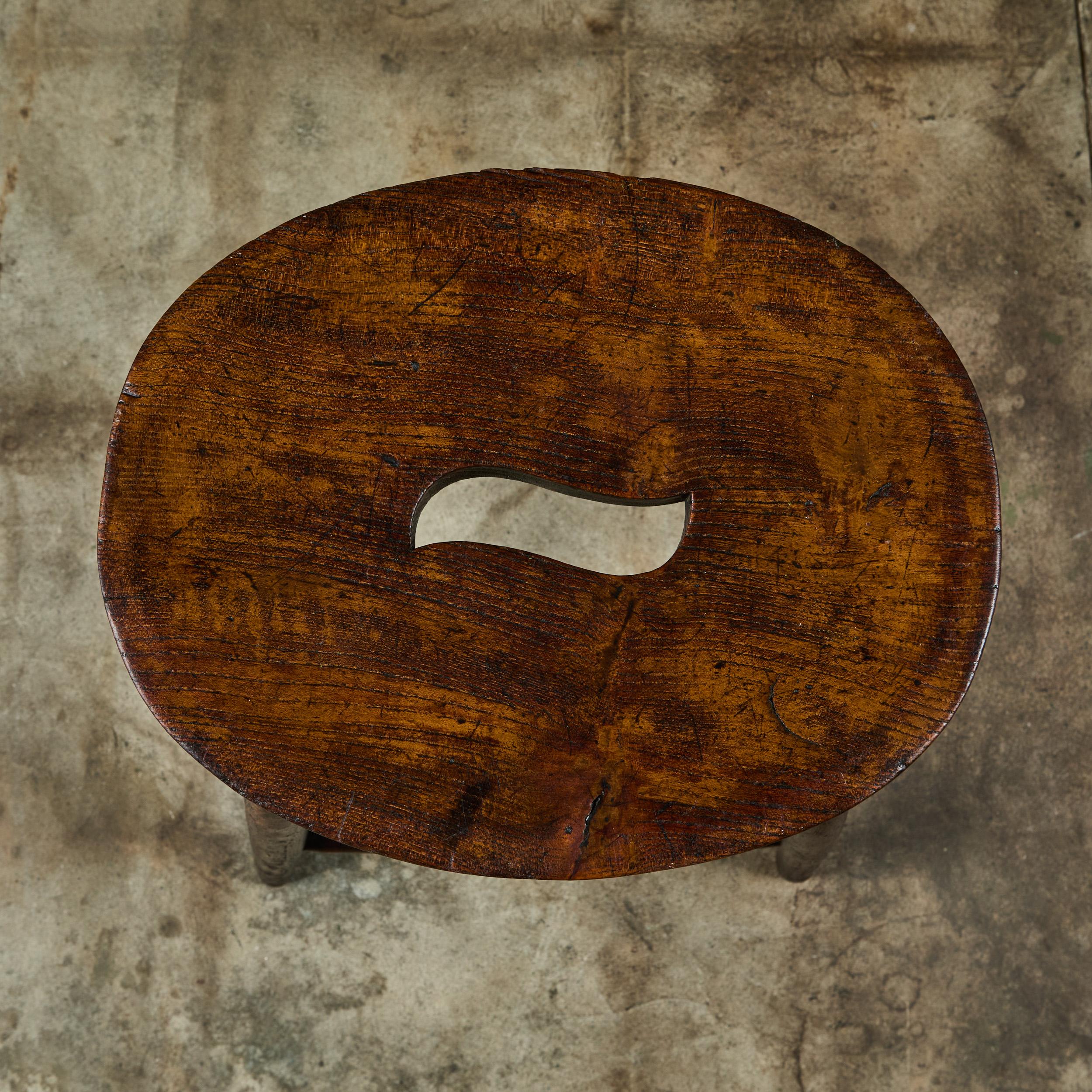 Rustikaler Holzhocker im Angebot 7