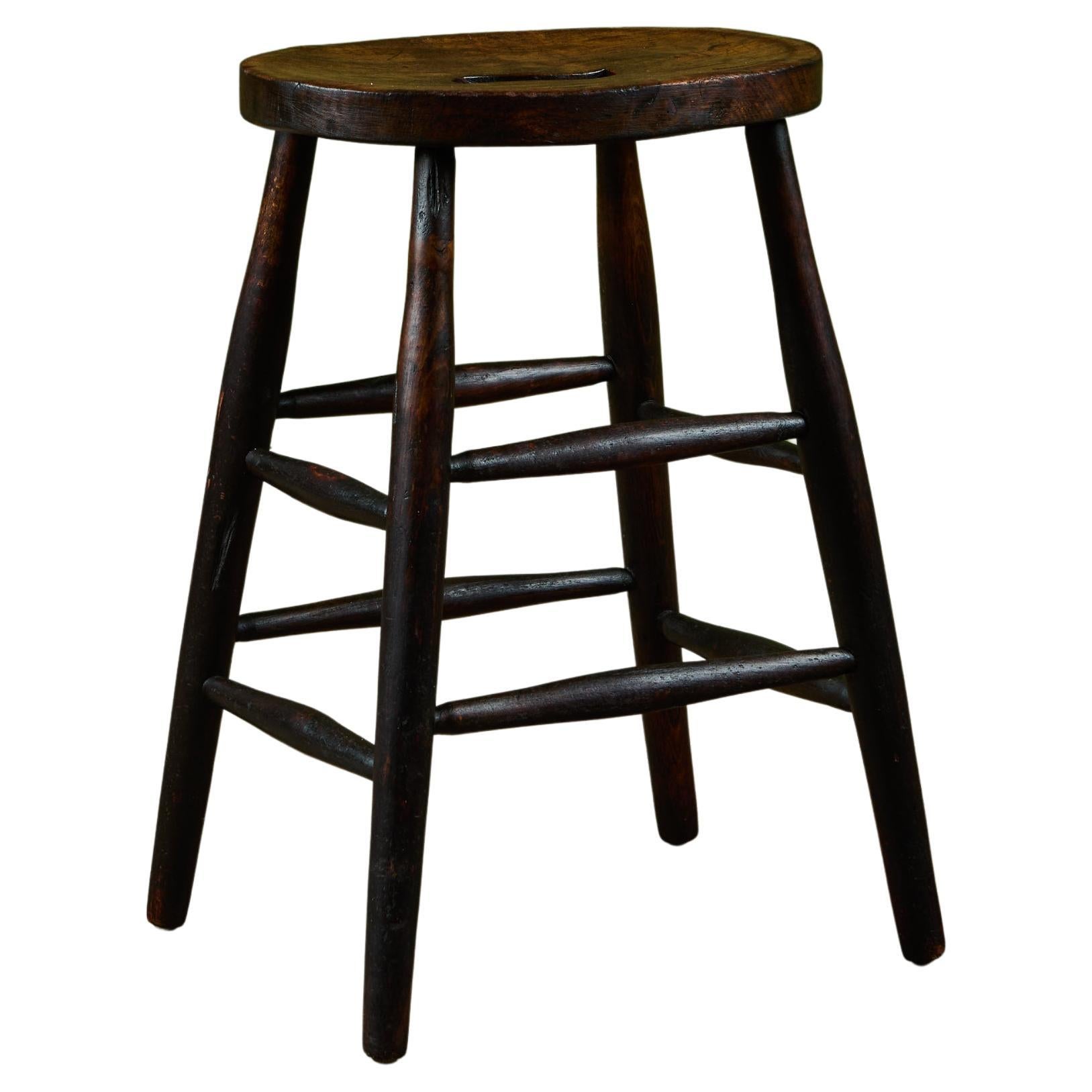 Rustikaler Holzhocker