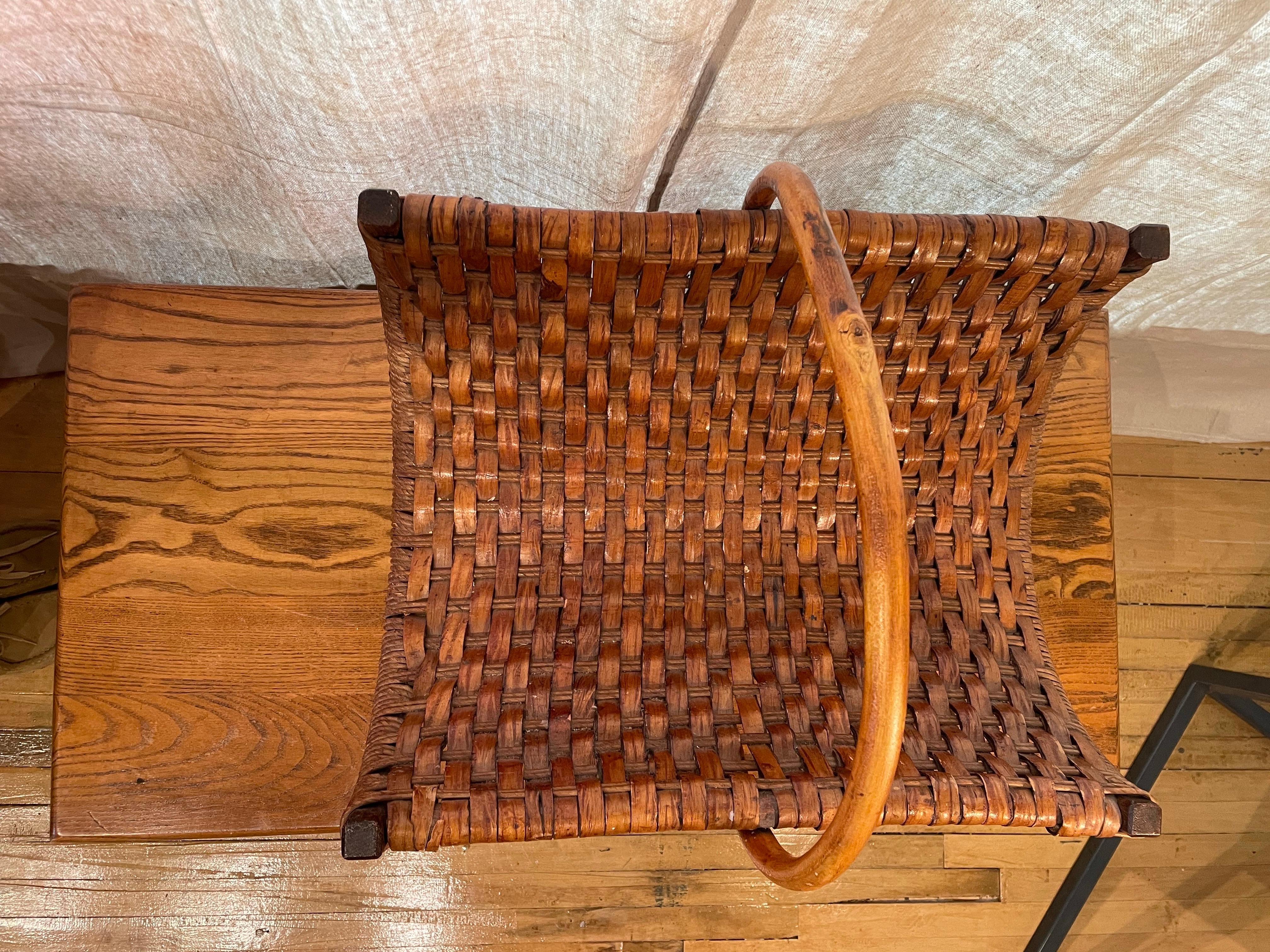 Rustic Woven Old Hickory Basket on Wooden Base In Good Condition For Sale In Northport, MI