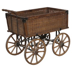 Rustikaler Wagen aus Weidengeflecht und Holz auf Eisenrahmen, Anfang 20.