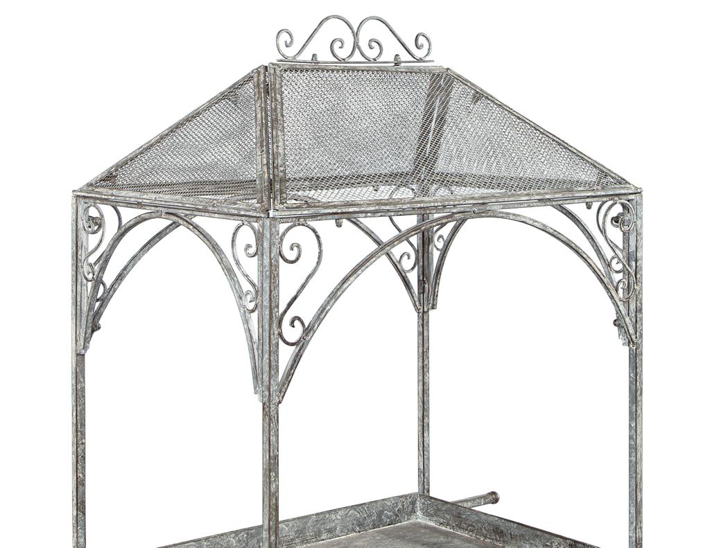 Rustikaler schmiedeeiserner Garten-Trolleywagen (Metall) im Angebot