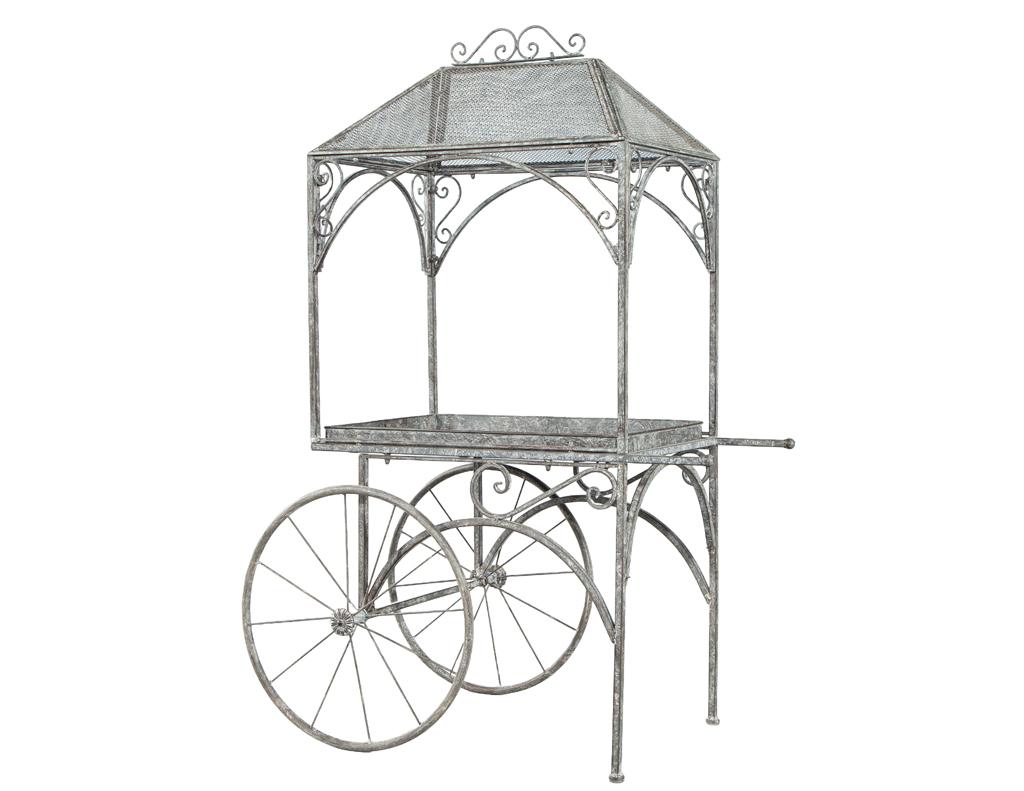 Rustikaler schmiedeeiserner Garten-Trolleywagen im Angebot 3
