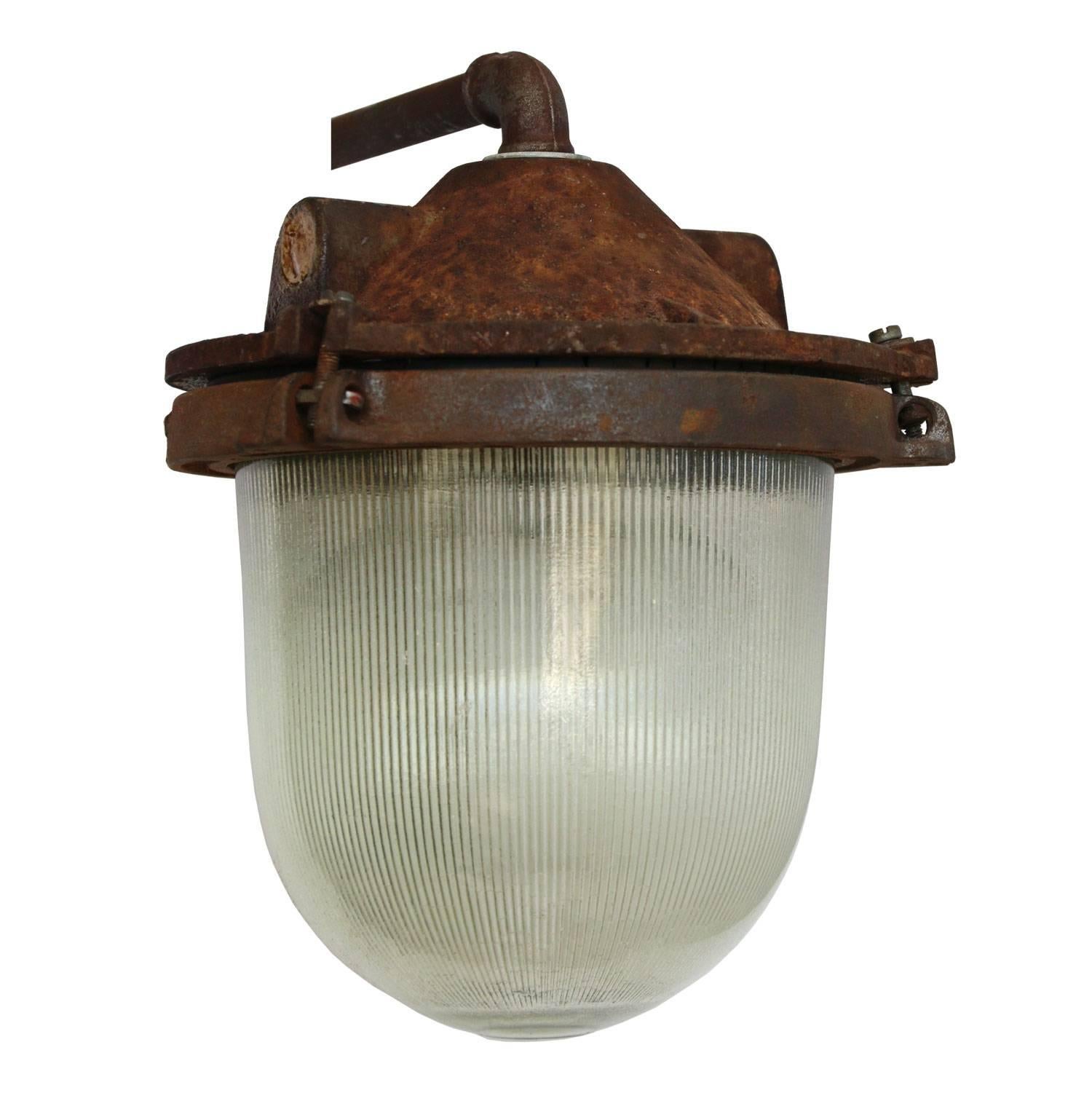 Cast iron industrial wall light. Holophane glass. Diameter cast iron wall piece: 12 cm, 3 holes to secure.

Weight: 7.5 kg / 16.5 lb

Priced individual item. All lamps have been made suitable by international standards for incandescent light