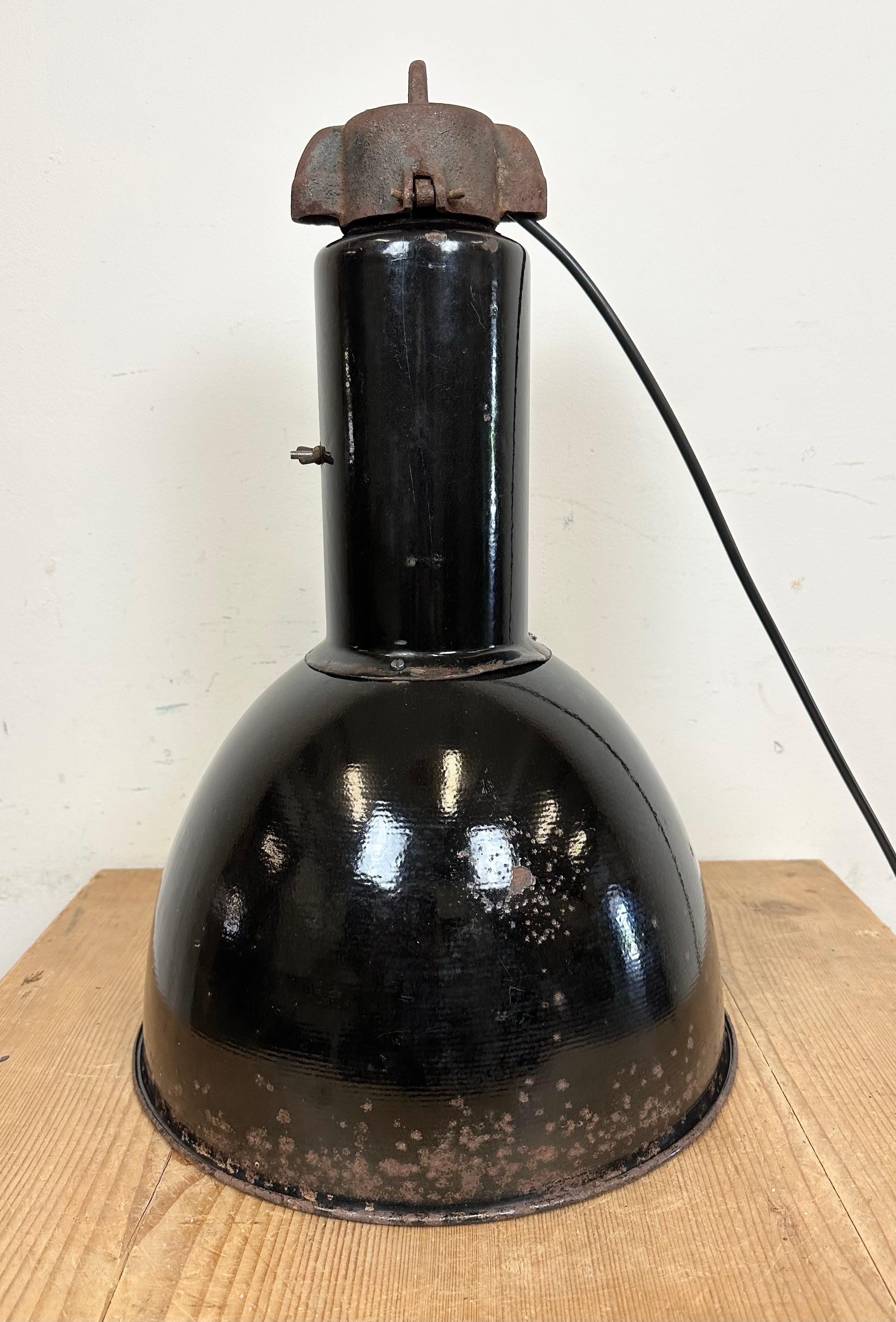 Rusty Industrial Bauhaus Black Enamel Pendant Lamp, 1930s For Sale 6