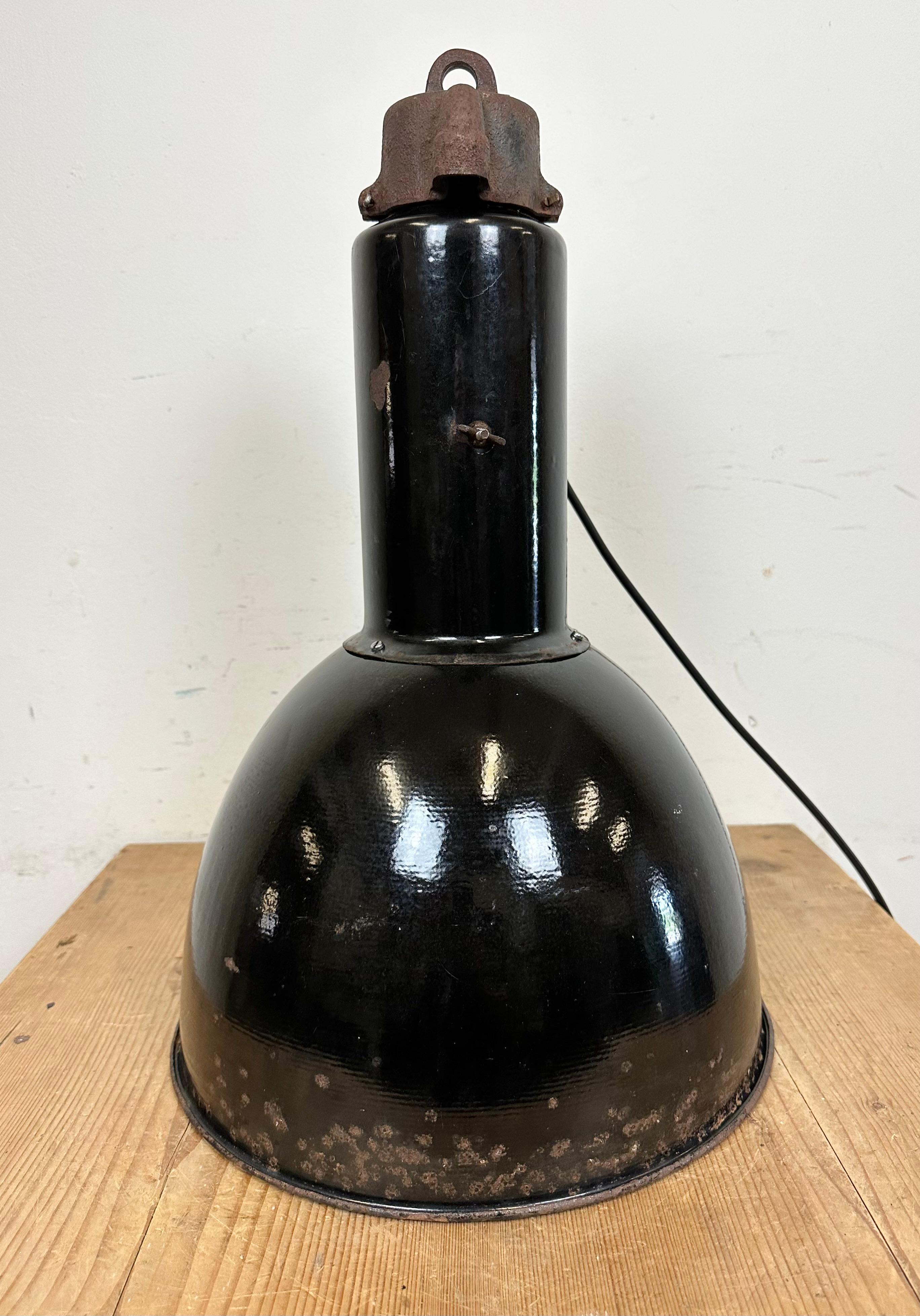 Rusty Industrial Bauhaus Black Enamel Pendant Lamp, 1930s For Sale 8