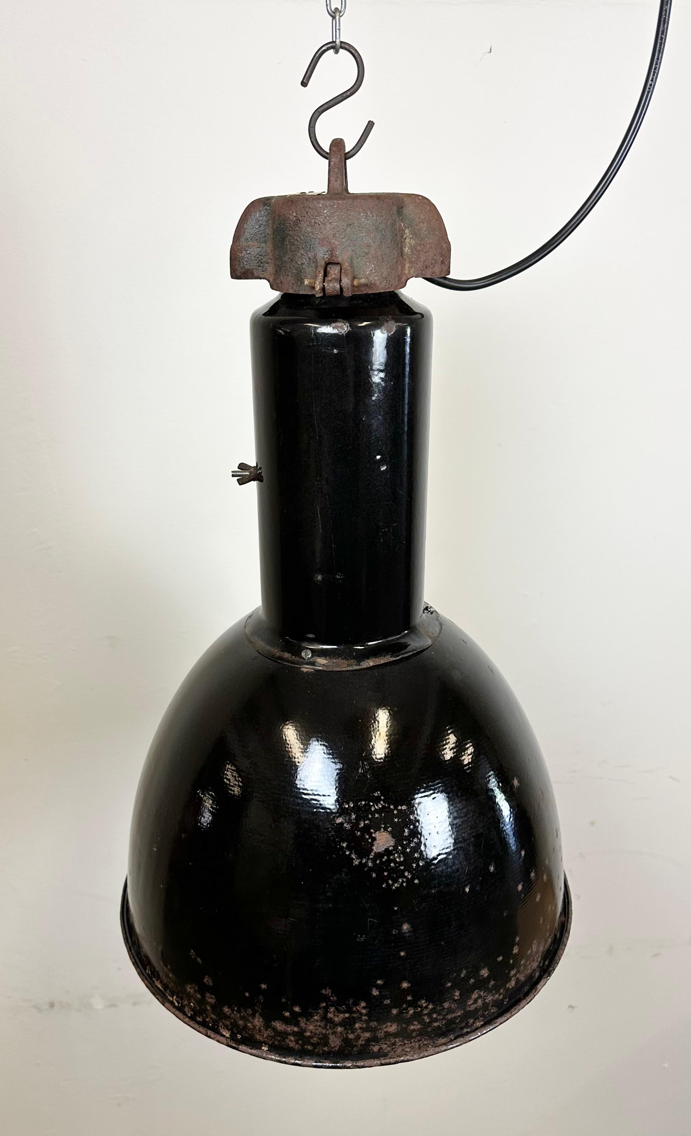 Rusty Industrial Bauhaus Black Enamel Pendant Lamp, 1930s For Sale 2