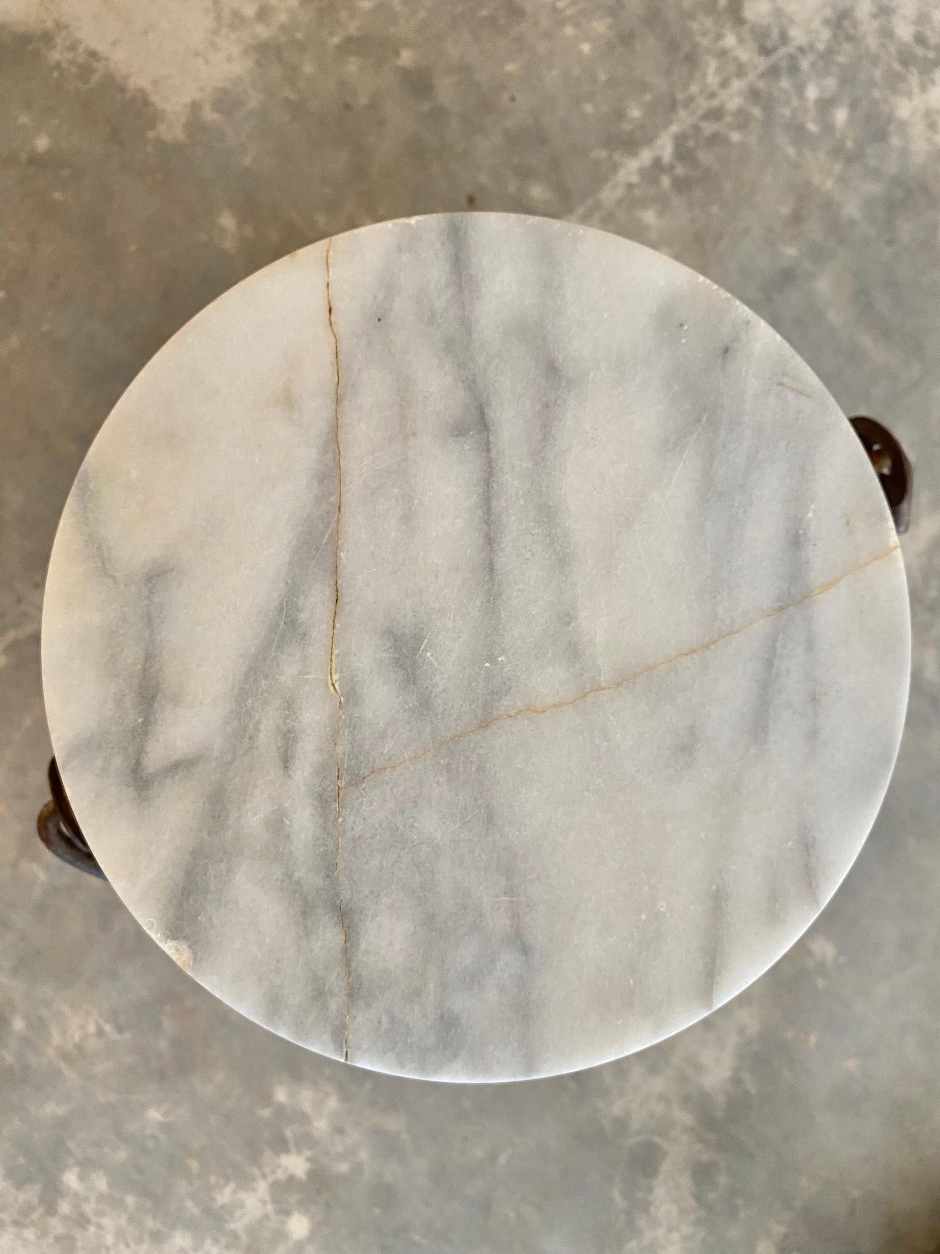Table à boire primitive rouillée avec pot à lait en vente 10