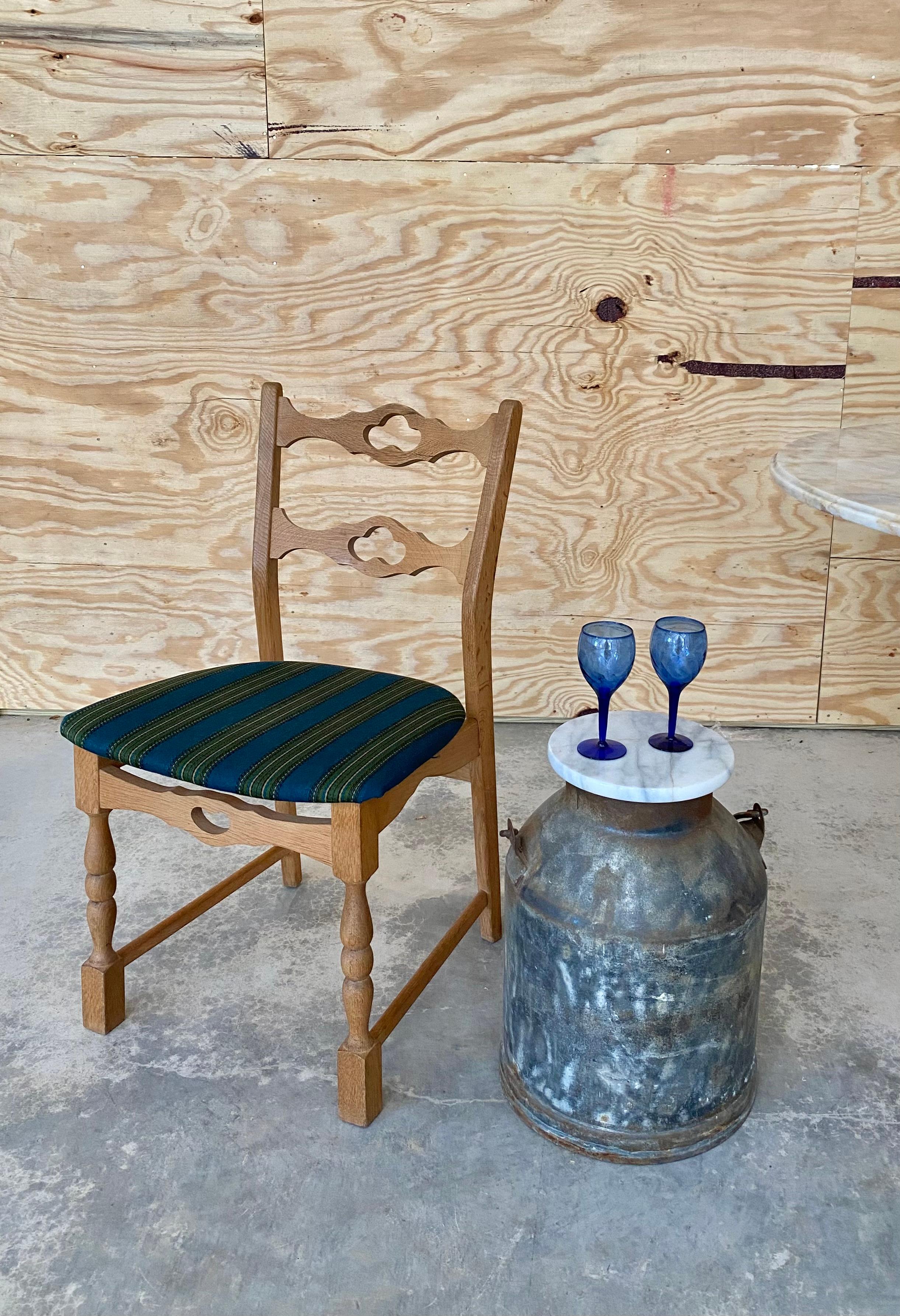 Primitif Table à boire primitive rouillée avec pot à lait en vente
