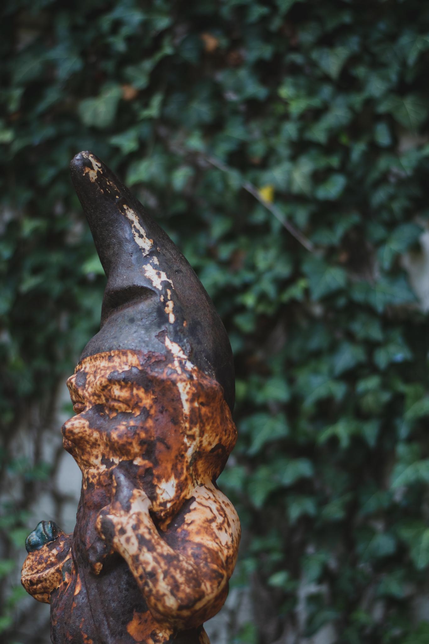 Rusty Vintage Garden Gnome In Good Condition In Bloomfield Hills, MI