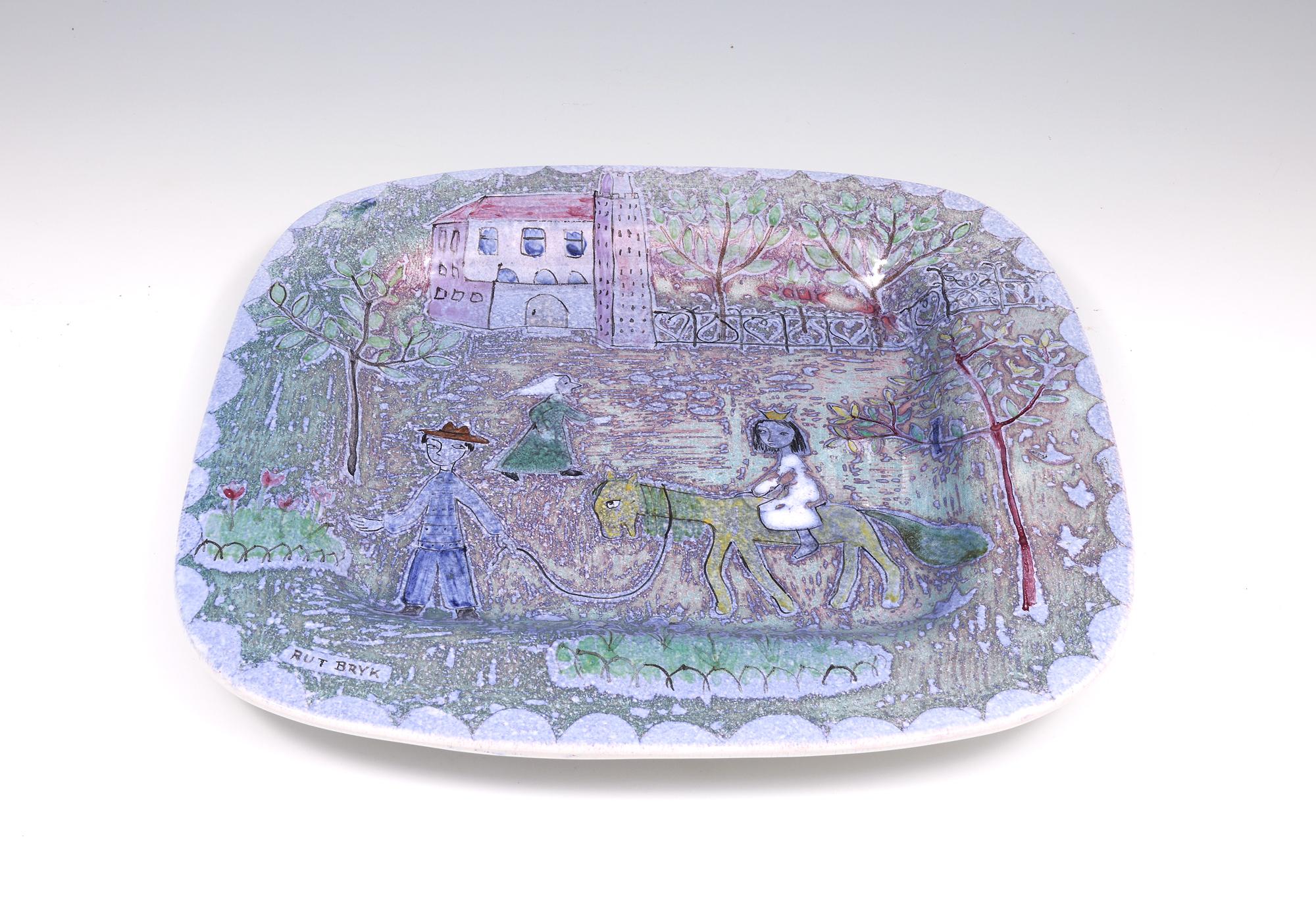 Rut Bryk, Stoneware Dish with Scraped-Off Paintings, Arabia, Finland 1940's In Good Condition For Sale In Tokyo, 13