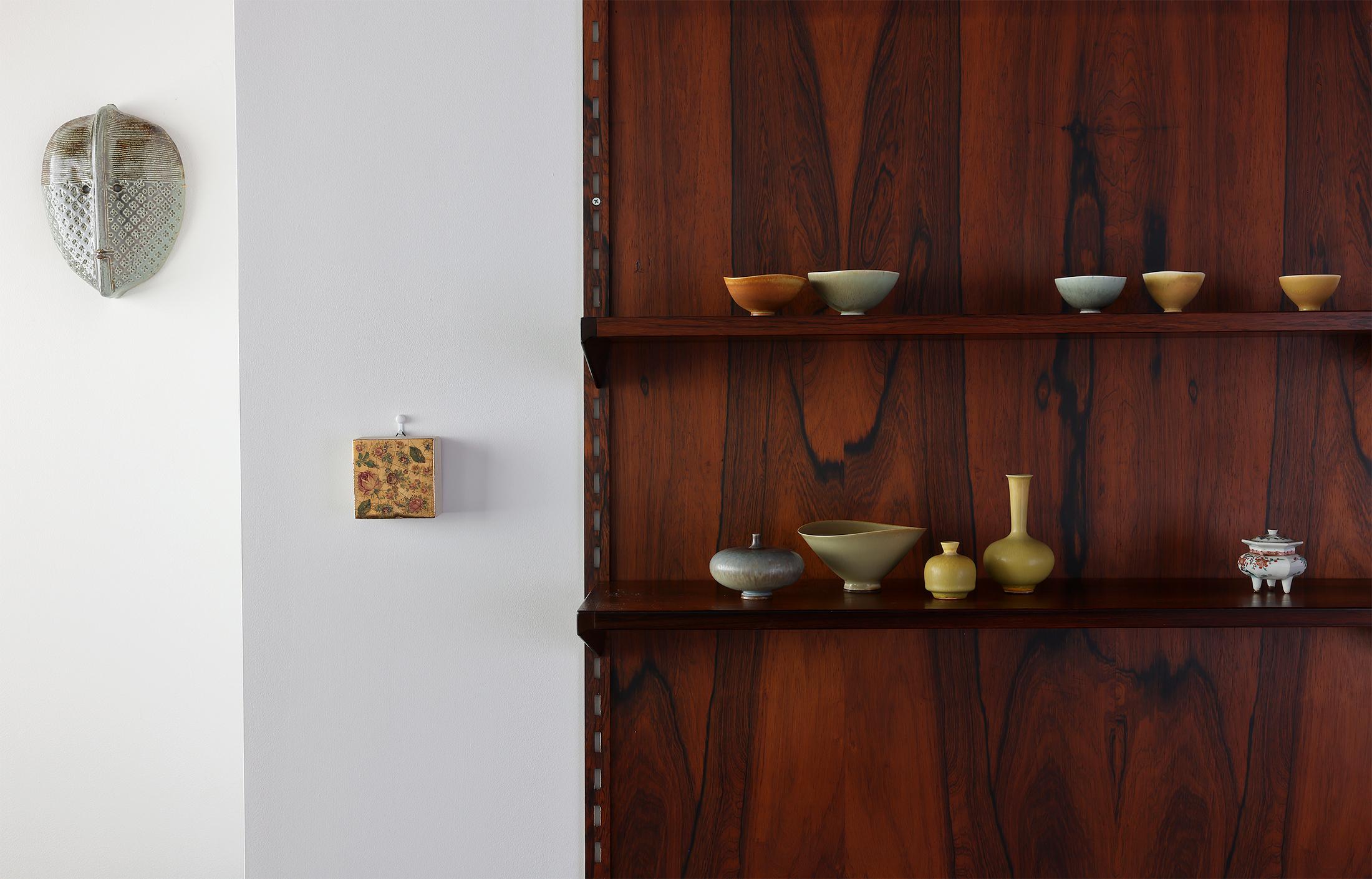 Rut Bryk , Stoneware Gold relief heat-transferred flowers, Arabia, Finland 1960's Impressed 