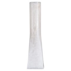 Zeitgenössische Vase aus weißem Onyx von Lucas Tyra Morten, elegant und modern