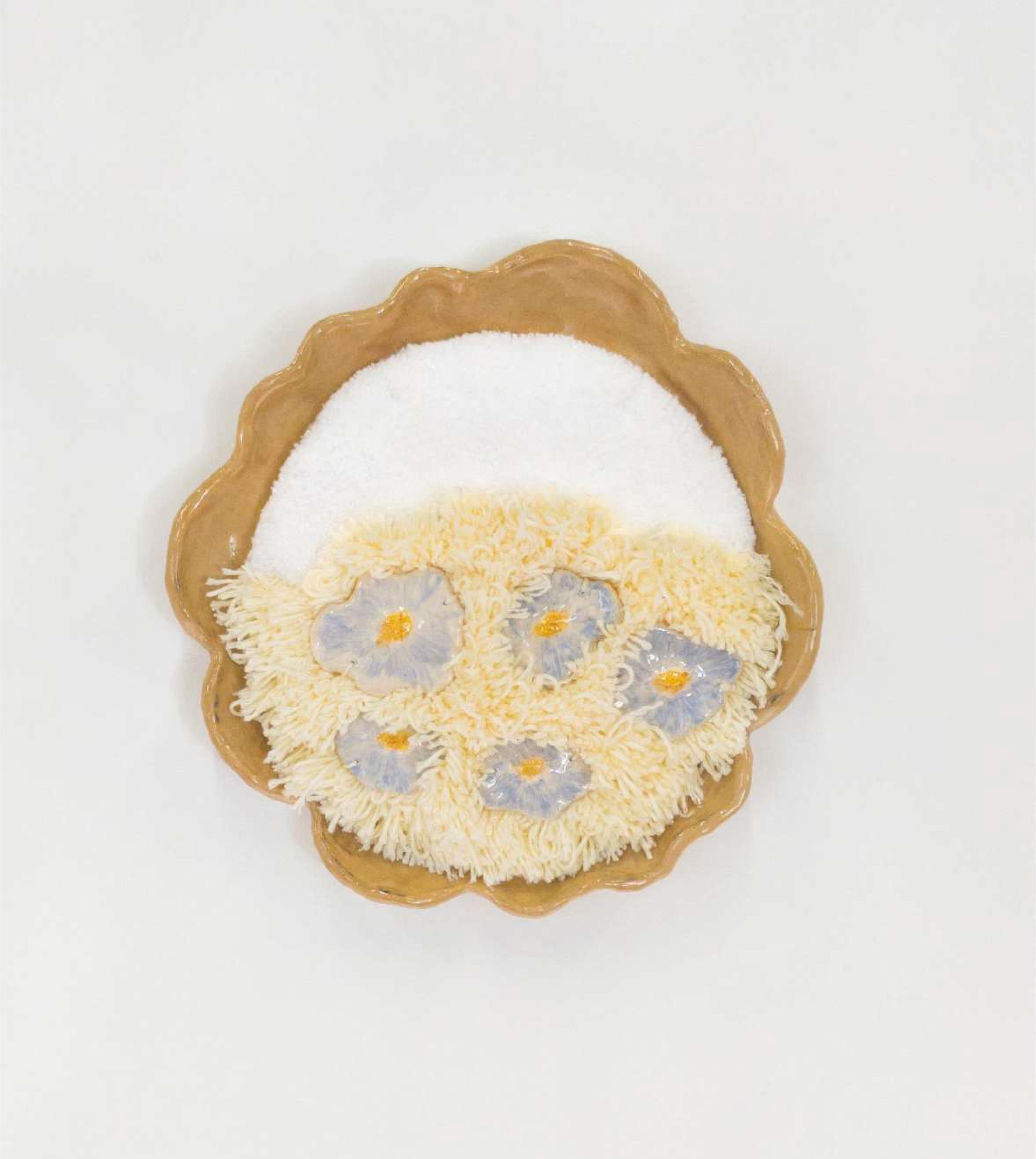 Flores tomando el sol