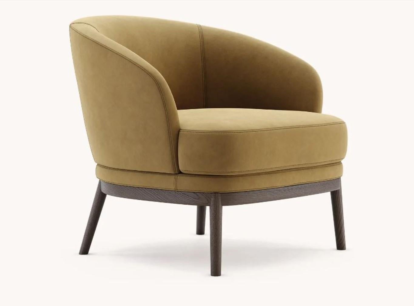 Sillón Ruth de Domkapa
Materiales: Microfibra, Fresno Teñido Fumé.
Dimensiones: An 82 x Pr 78 x Al 80 cm.
También disponible en distintos materiales. Póngase en contacto con nosotros.

Ruth es una combinación armoniosa de varios acabados