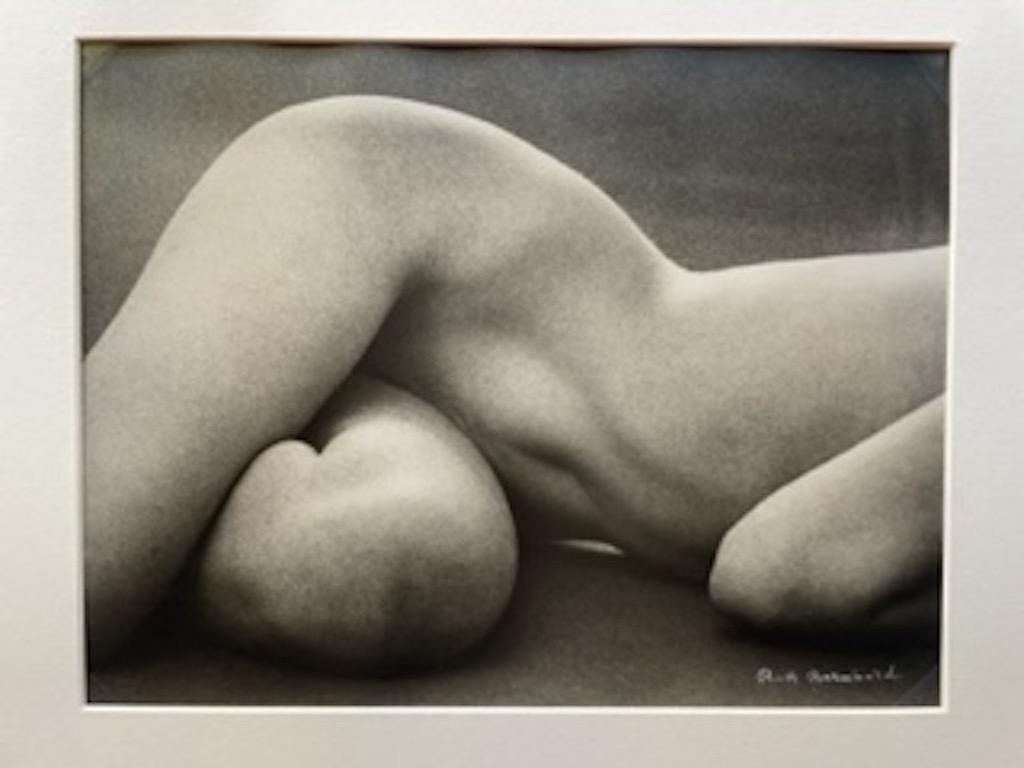 Vintage photograph printed by Ruth Bernhard. 
Rare signature signed on recto in white pen. 
Excellent Condition.