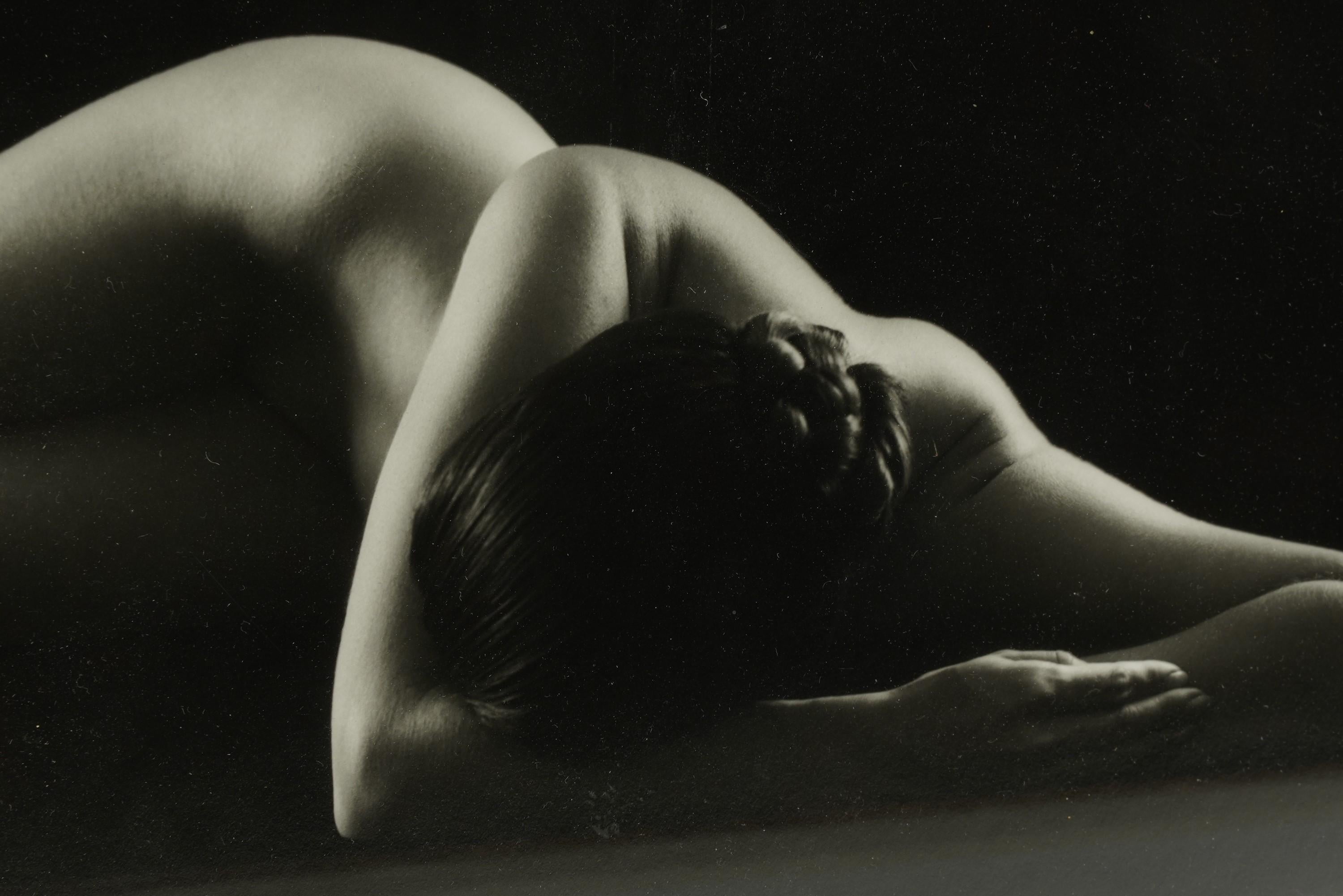 Ruth Bernhard Signed Gelatin Silver Photograph Print Perspective II, 1967 In Good Condition For Sale In Studio City, CA