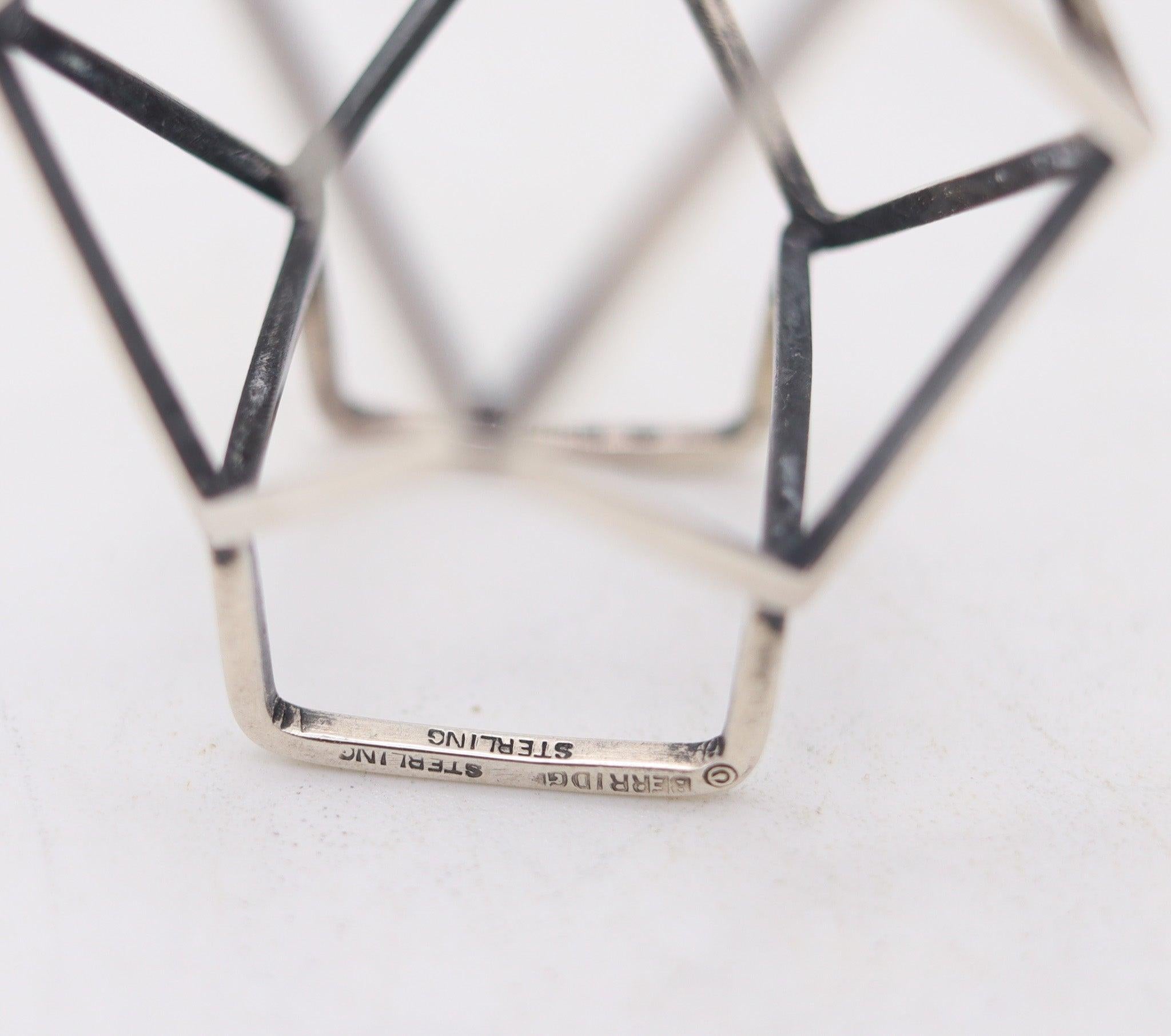 Donna RUTH BERRIDGE 1960 Anello architettonico tridimensionale in argento sterling in vendita