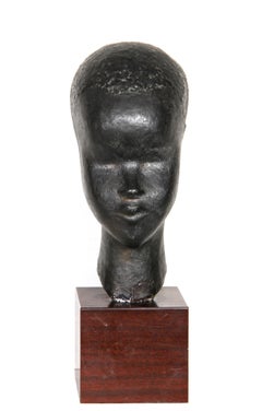 Afrikanische Frau, moderne gegossene Gipsskulptur mit schwarzer Patina von Ruth Gutman