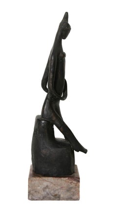 Betende Frau, moderne Bronzeskulptur mit eingeschriebener Unterschrift von Ruth Gutman