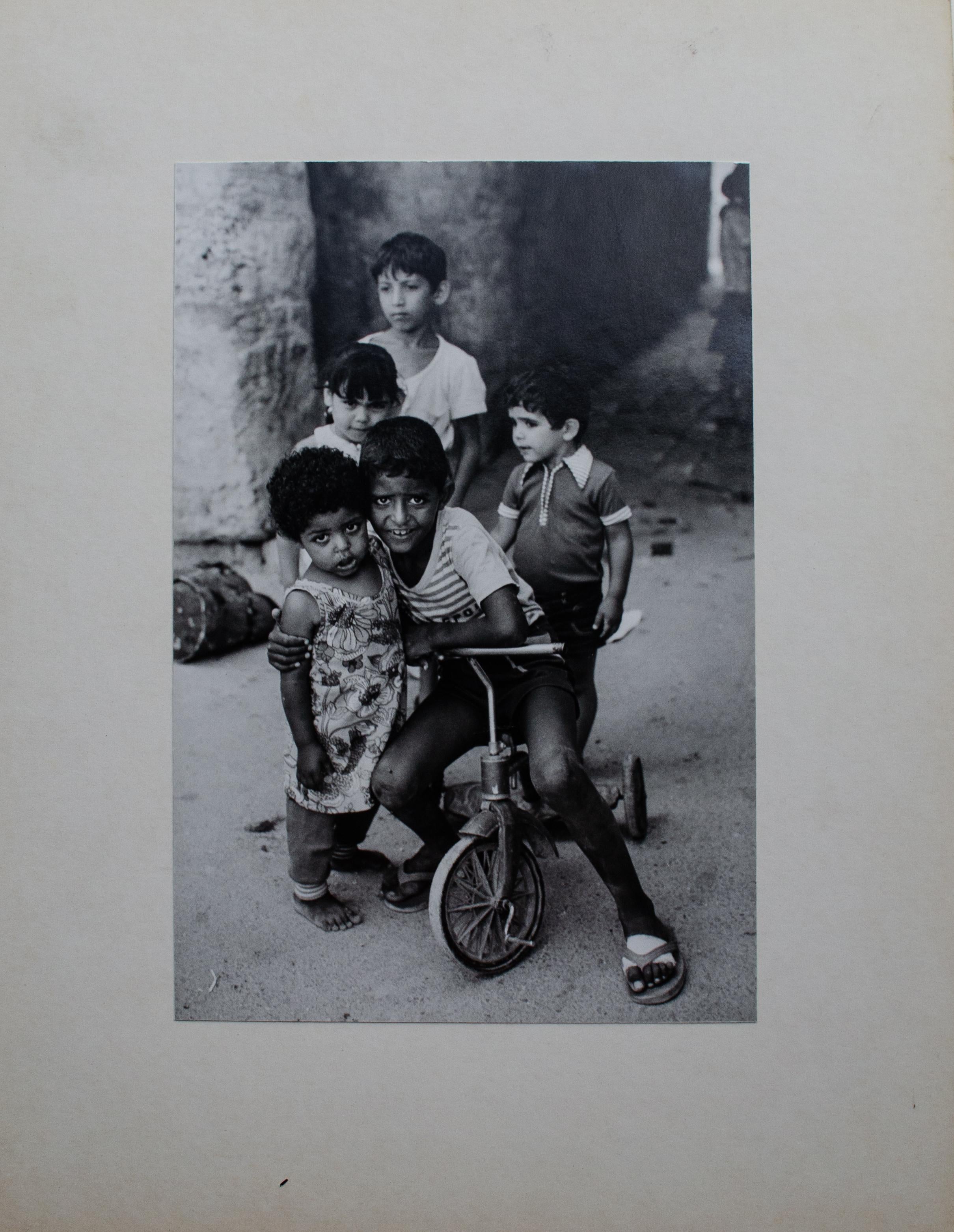 2 Black & White Photos of Arab Children, 1970s, by Ruth Harris For Sale 4
