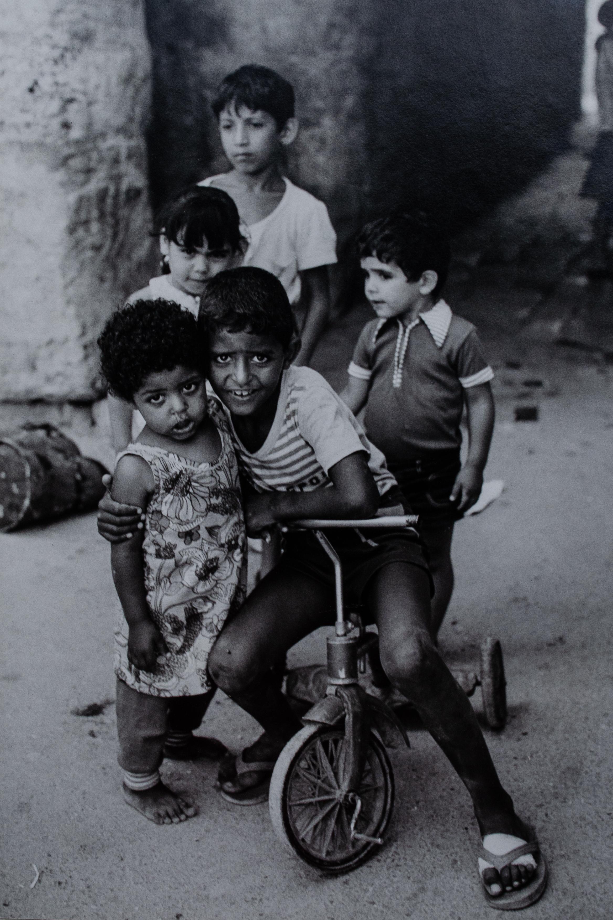 2 Black & White Photos of Arab Children, 1970s, by Ruth Harris For Sale 5
