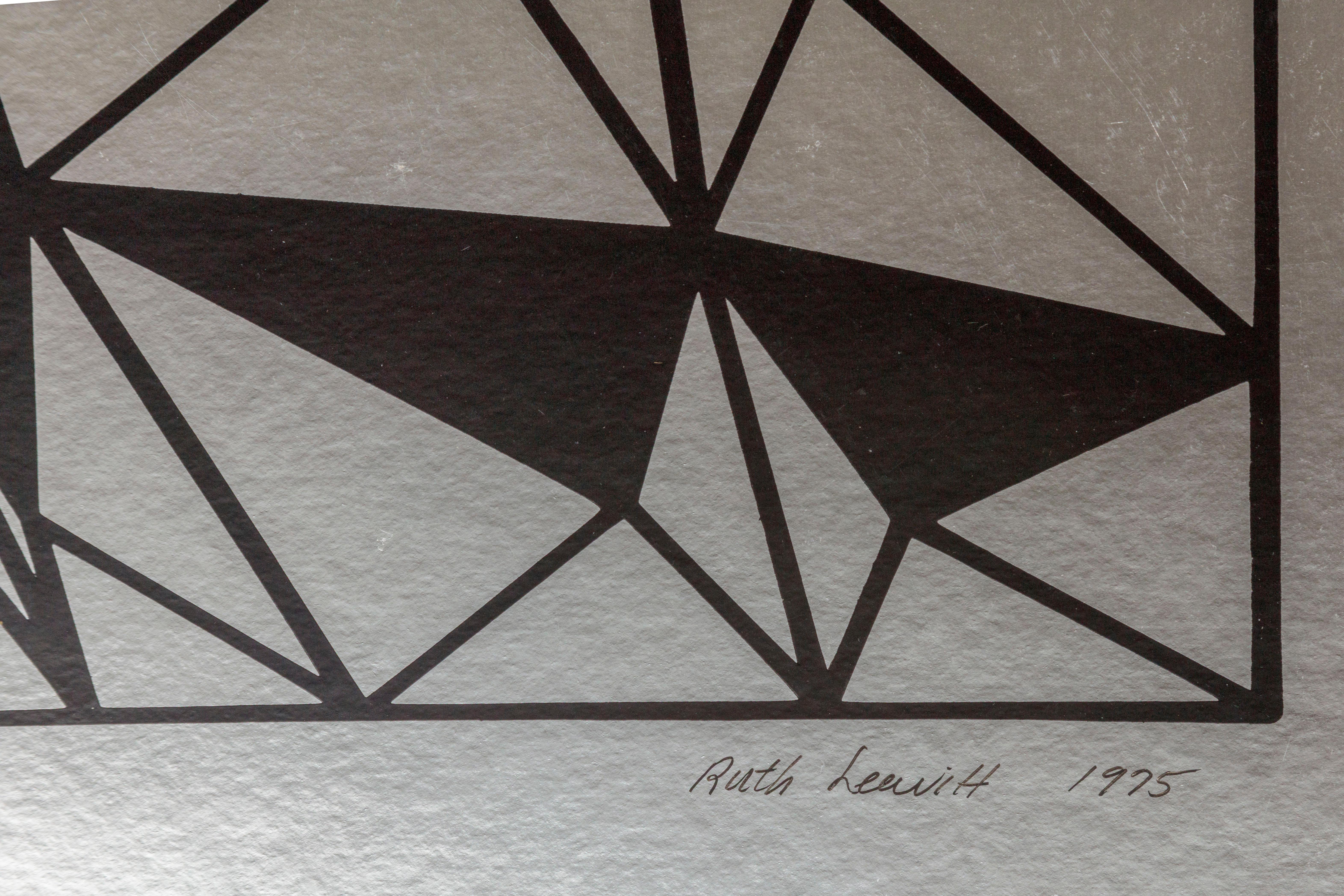 The work of Ruth Leavitt (1944, Saint Paul, Minnesota) employs computation to manipulate and alter abstract forms by virtually stretching, rotating and deforming them across three axes. Her modular structures share a resemblance but are not